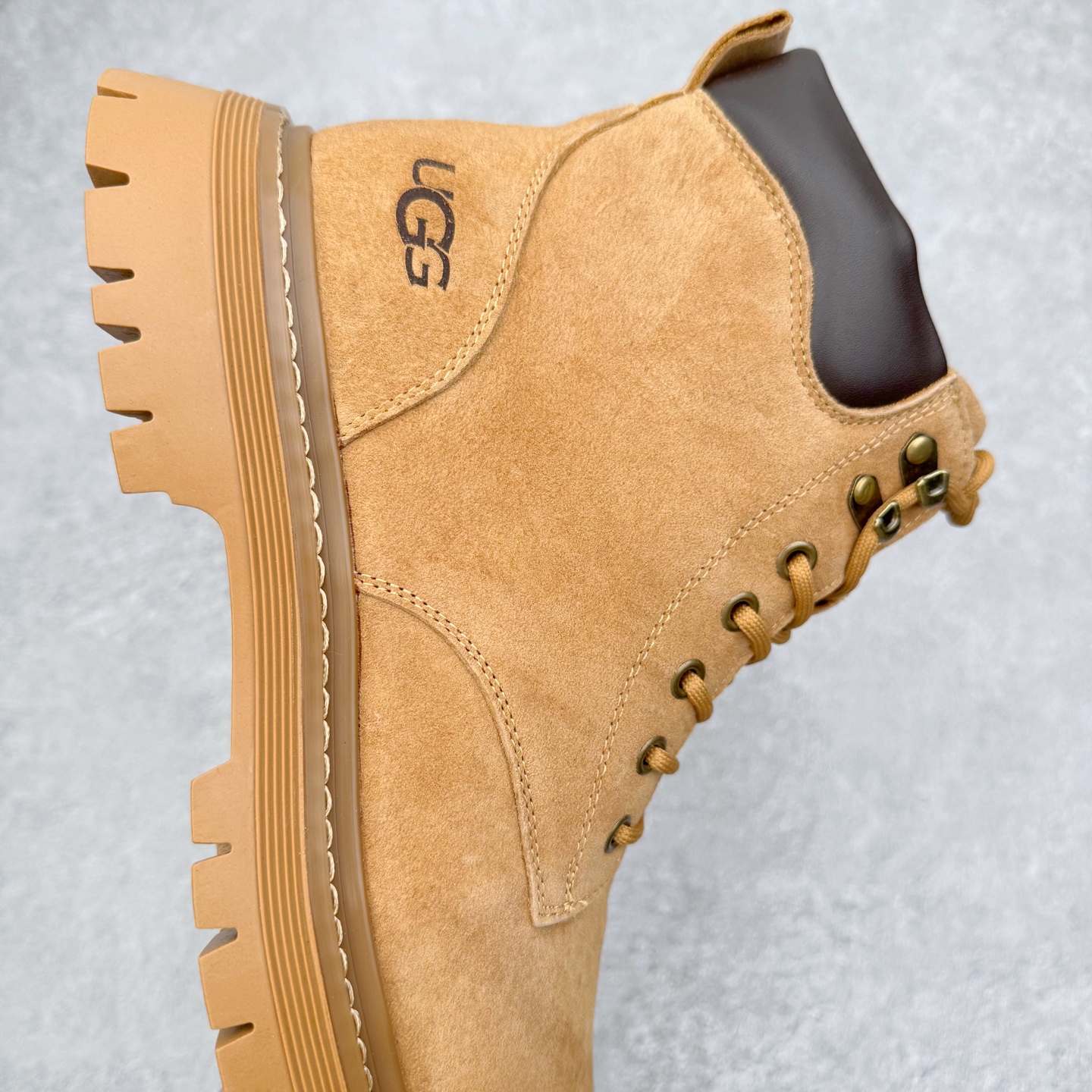 图片[6]-UGG Tasman Weather Hybrid 塔斯曼混合系列轻量休闲鞋 美国UGG秋冬新品（毛绒一体内里🔥保暖锁热）秋冬必备 户外男士高帮休闲马丁靴雪地靴系列 广东大厂品质 秋冬新款 时尚潮流搭配 面料釆用意大利进口磨砂牛皮 全鞋真牛皮材料 大底到五金都是代工厂原材料制作 好货不杀猪 首单质量严格把控 全套官网统一包装 今年冬季防寒户外专用产品 日常随意搭配 型男必备‼尺码：38-44-选品中心