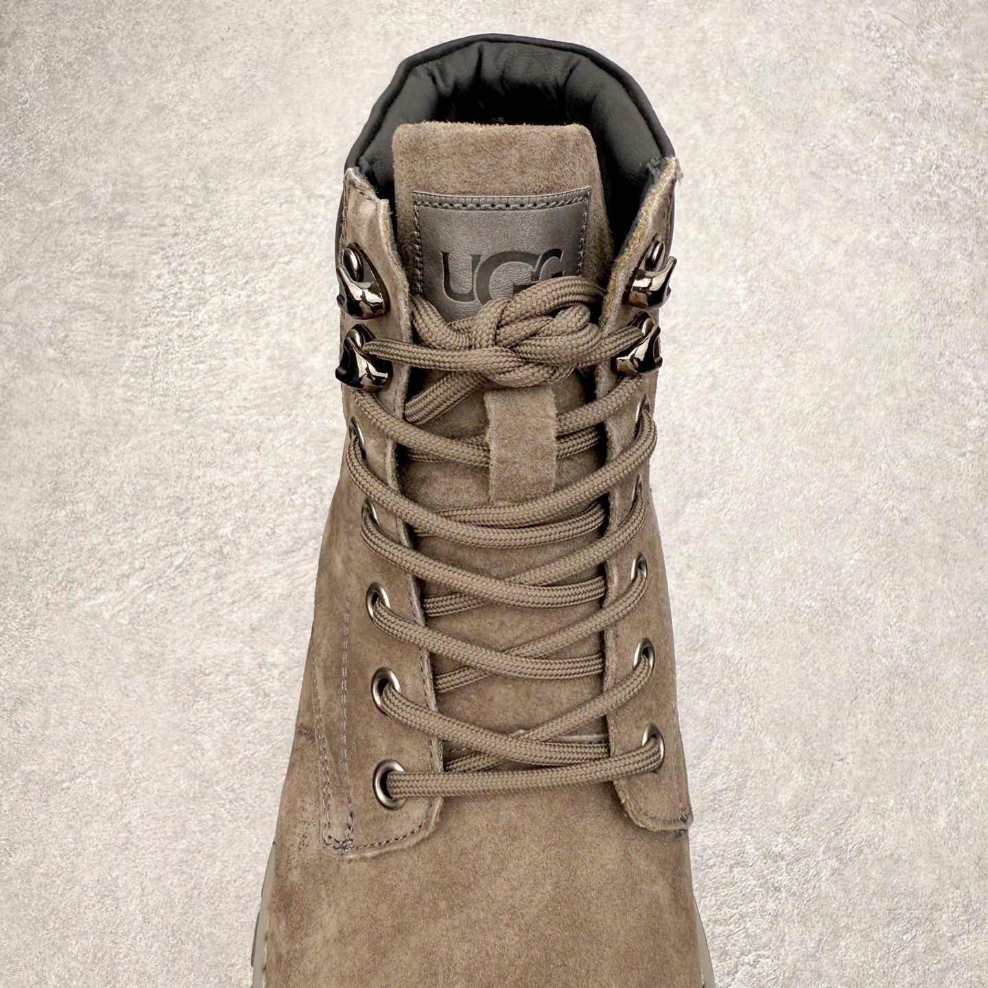 图片[5]-UGG Tasman Weather Hybrid 塔斯曼混合系列轻量休闲鞋 美国UGG秋冬新品（毛绒一体内里🔥保暖锁热）秋冬必备 户外男士高帮休闲马丁靴雪地靴系列 广东大厂品质 秋冬新款 时尚潮流搭配 面料釆用意大利进口磨砂牛皮 全鞋真牛皮材料 大底到五金都是代工厂原材料制作 好货不杀猪 首单质量严格把控 全套官网统一包装 今年冬季防寒户外专用产品 日常随意搭配 型男必备‼尺码：38-44-选品中心