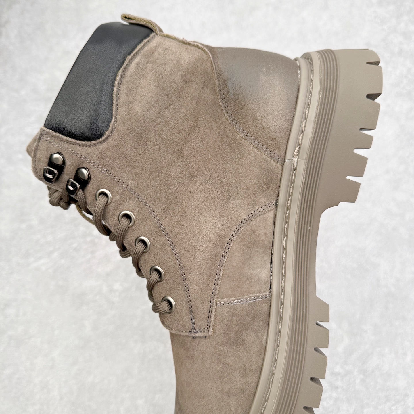 图片[7]-UGG Tasman Weather Hybrid 塔斯曼混合系列轻量休闲鞋 美国UGG秋冬新品（毛绒一体内里🔥保暖锁热）秋冬必备 户外男士高帮休闲马丁靴雪地靴系列 广东大厂品质 秋冬新款 时尚潮流搭配 面料釆用意大利进口磨砂牛皮 全鞋真牛皮材料 大底到五金都是代工厂原材料制作 好货不杀猪 首单质量严格把控 全套官网统一包装 今年冬季防寒户外专用产品 日常随意搭配 型男必备‼尺码：38-44-选品中心