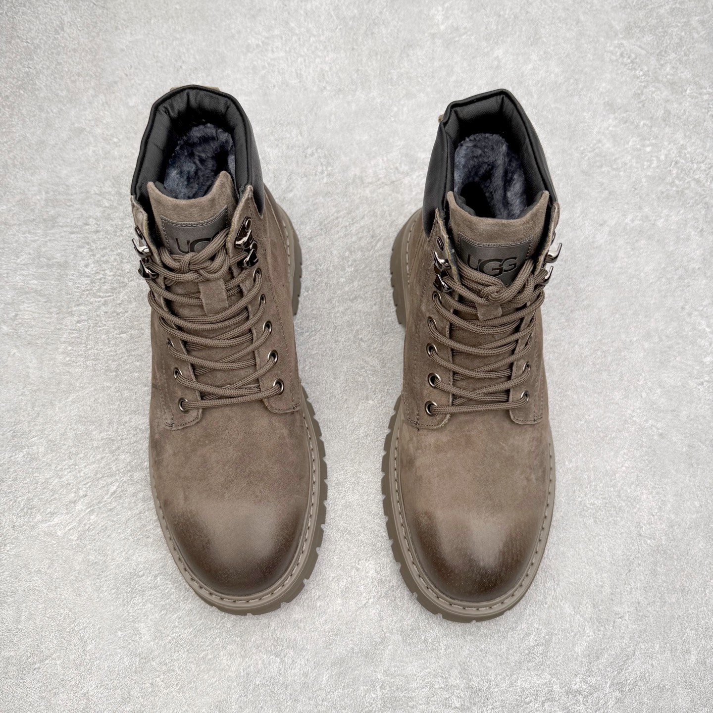 图片[2]-UGG Tasman Weather Hybrid 塔斯曼混合系列轻量休闲鞋 美国UGG秋冬新品（毛绒一体内里🔥保暖锁热）秋冬必备 户外男士高帮休闲马丁靴雪地靴系列 广东大厂品质 秋冬新款 时尚潮流搭配 面料釆用意大利进口磨砂牛皮 全鞋真牛皮材料 大底到五金都是代工厂原材料制作 好货不杀猪 首单质量严格把控 全套官网统一包装 今年冬季防寒户外专用产品 日常随意搭配 型男必备‼尺码：38-44-选品中心
