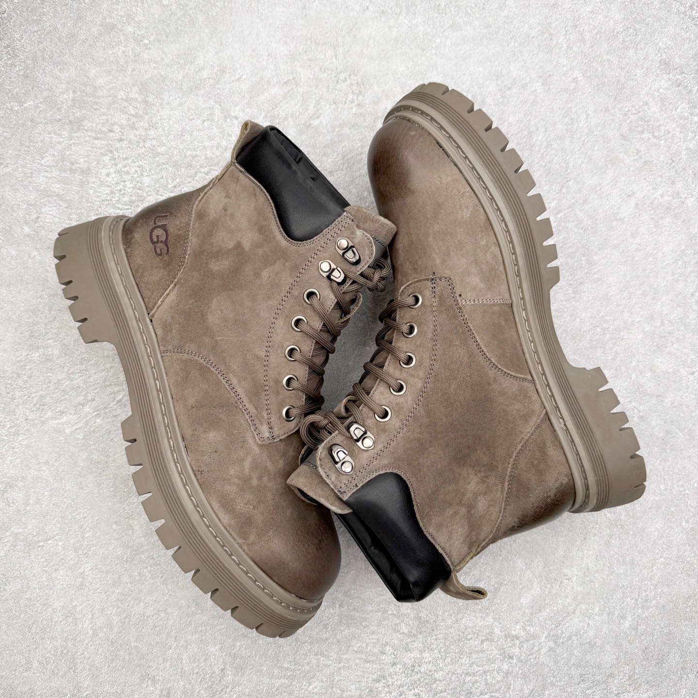 图片[3]-UGG Tasman Weather Hybrid 塔斯曼混合系列轻量休闲鞋 美国UGG秋冬新品（毛绒一体内里🔥保暖锁热）秋冬必备 户外男士高帮休闲马丁靴雪地靴系列 广东大厂品质 秋冬新款 时尚潮流搭配 面料釆用意大利进口磨砂牛皮 全鞋真牛皮材料 大底到五金都是代工厂原材料制作 好货不杀猪 首单质量严格把控 全套官网统一包装 今年冬季防寒户外专用产品 日常随意搭配 型男必备‼尺码：38-44-选品中心