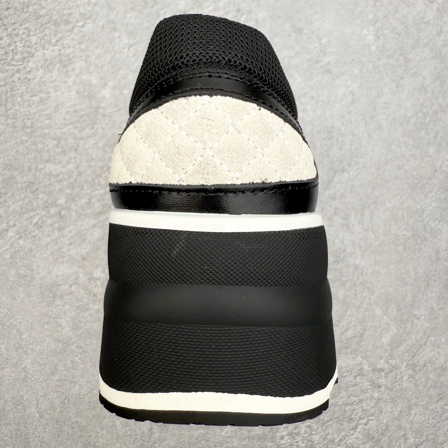 图片[8]-CHANEL香奈儿25K 高跟运动鞋 全套官方统一礼盒顶级包装‼️ 拼色熊猫鞋必备爆款超级耐看，粗跟稳步增高 跟高4公分 秒变大长腿🦵 #运动休闲鞋 #老爹鞋 #厚底休闲鞋 #小香 #情侣老爹鞋 #休闲鞋穿搭 #香奈儿鞋 #chanel鞋 #运动鞋 #熊猫鞋 采用鞋面进口拼色小牛皮 内里进口透气网 大底采用TPU耐磨 颜色：黑色 白色 尺码：35 36 37 38 39 40-选品中心