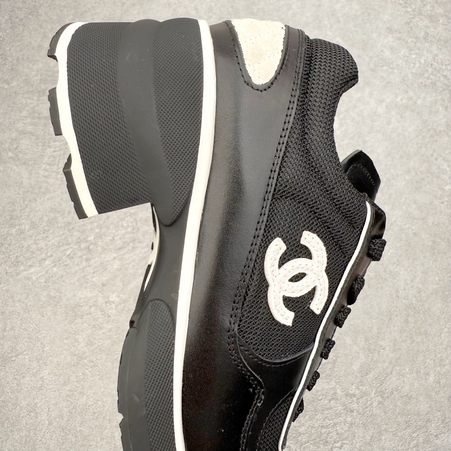 图片[6]-CHANEL香奈儿25K 高跟运动鞋 全套官方统一礼盒顶级包装‼️ 拼色熊猫鞋必备爆款超级耐看，粗跟稳步增高 跟高4公分 秒变大长腿🦵 #运动休闲鞋 #老爹鞋 #厚底休闲鞋 #小香 #情侣老爹鞋 #休闲鞋穿搭 #香奈儿鞋 #chanel鞋 #运动鞋 #熊猫鞋 采用鞋面进口拼色小牛皮 内里进口透气网 大底采用TPU耐磨 颜色：黑色 白色 尺码：35 36 37 38 39 40-选品中心