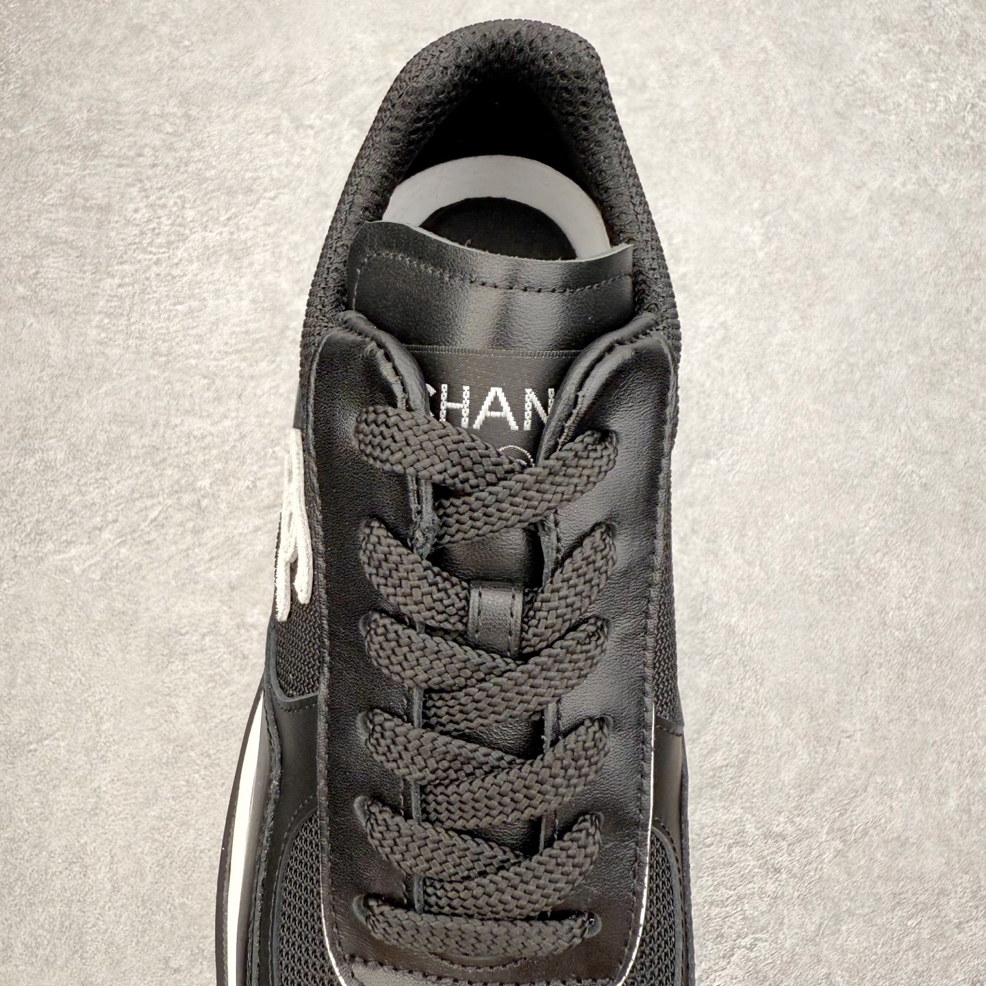 图片[5]-CHANEL香奈儿25K 高跟运动鞋 全套官方统一礼盒顶级包装‼️ 拼色熊猫鞋必备爆款超级耐看，粗跟稳步增高 跟高4公分 秒变大长腿🦵 #运动休闲鞋 #老爹鞋 #厚底休闲鞋 #小香 #情侣老爹鞋 #休闲鞋穿搭 #香奈儿鞋 #chanel鞋 #运动鞋 #熊猫鞋 采用鞋面进口拼色小牛皮 内里进口透气网 大底采用TPU耐磨 颜色：黑色 白色 尺码：35 36 37 38 39 40-选品中心