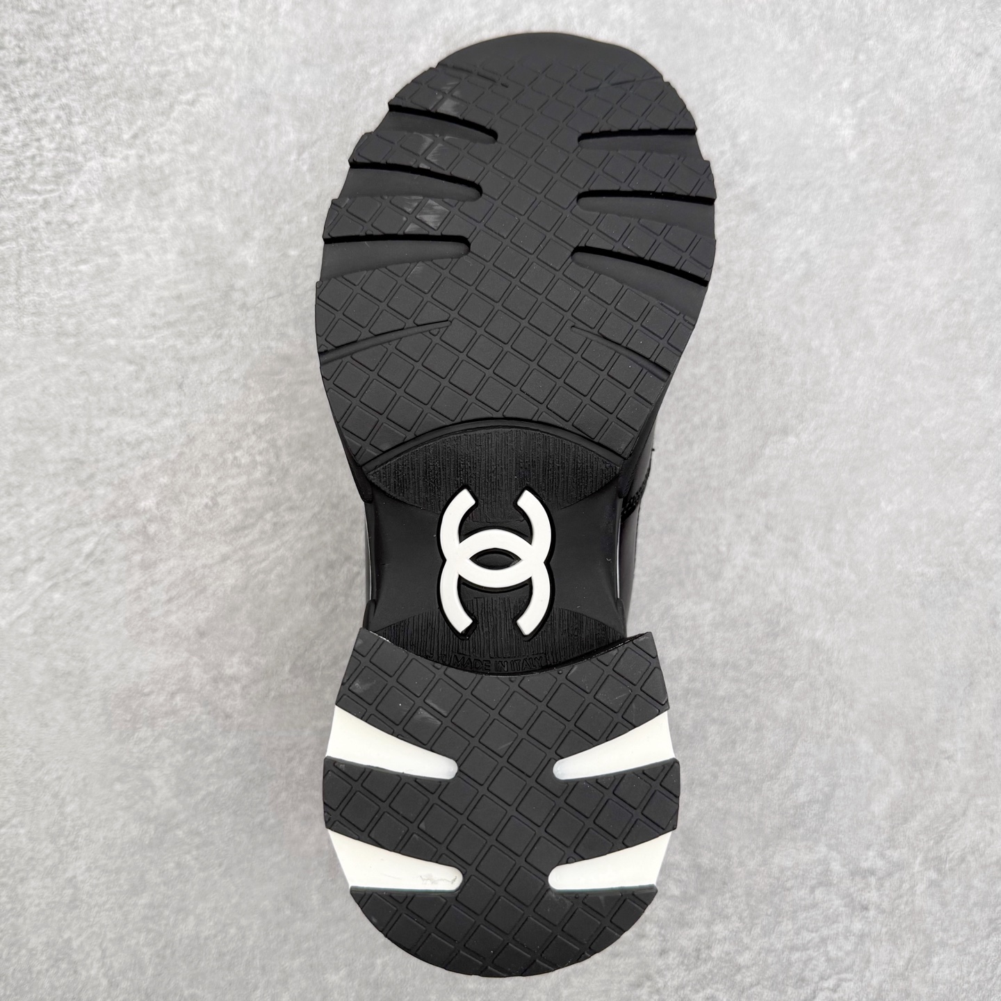 图片[9]-CHANEL香奈儿25K 高跟运动鞋 全套官方统一礼盒顶级包装‼️ 拼色熊猫鞋必备爆款超级耐看，粗跟稳步增高 跟高4公分 秒变大长腿🦵 #运动休闲鞋 #老爹鞋 #厚底休闲鞋 #小香 #情侣老爹鞋 #休闲鞋穿搭 #香奈儿鞋 #chanel鞋 #运动鞋 #熊猫鞋 采用鞋面进口拼色小牛皮 内里进口透气网 大底采用TPU耐磨 颜色：黑色 白色 尺码：35 36 37 38 39 40-选品中心