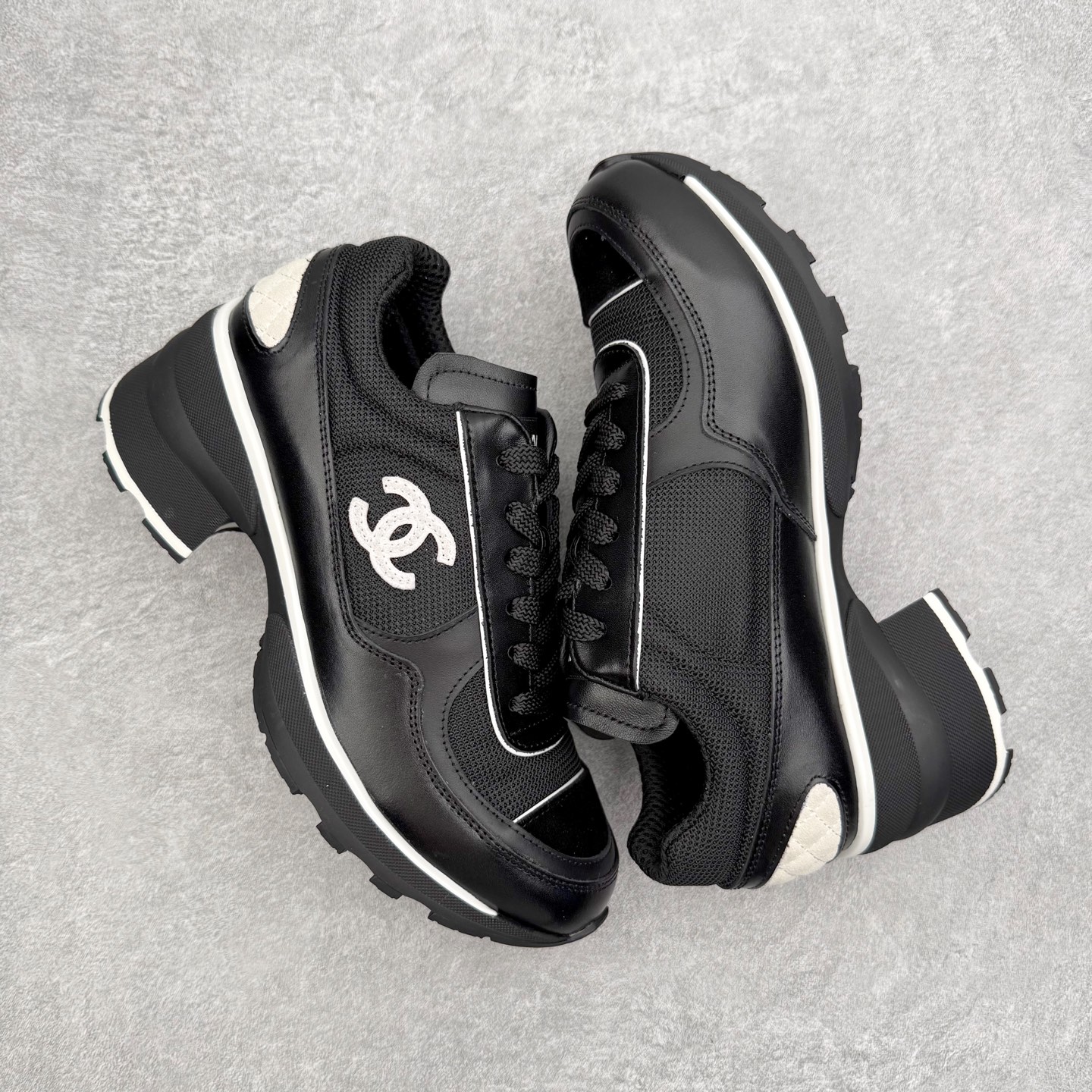 图片[3]-CHANEL香奈儿25K 高跟运动鞋 全套官方统一礼盒顶级包装‼️ 拼色熊猫鞋必备爆款超级耐看，粗跟稳步增高 跟高4公分 秒变大长腿🦵 #运动休闲鞋 #老爹鞋 #厚底休闲鞋 #小香 #情侣老爹鞋 #休闲鞋穿搭 #香奈儿鞋 #chanel鞋 #运动鞋 #熊猫鞋 采用鞋面进口拼色小牛皮 内里进口透气网 大底采用TPU耐磨 颜色：黑色 白色 尺码：35 36 37 38 39 40-选品中心