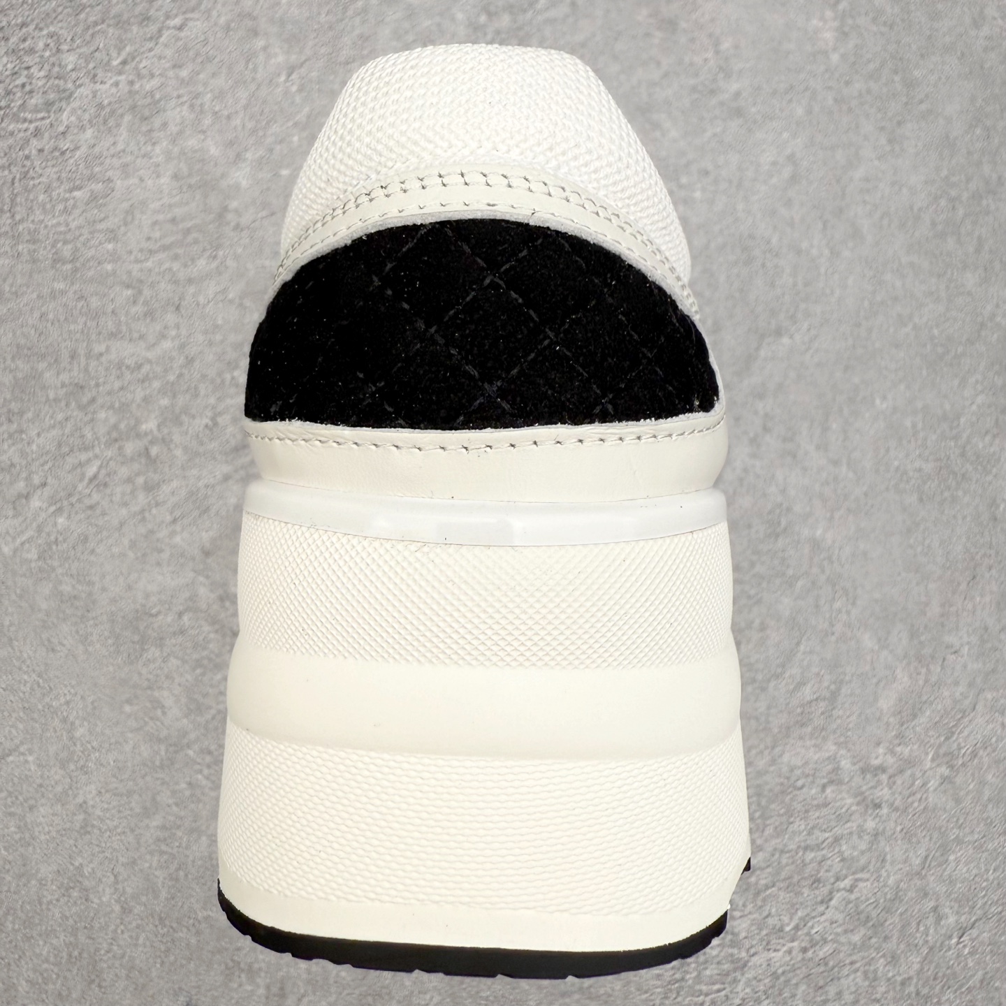 图片[8]-CHANEL香奈儿25K 高跟运动鞋 全套官方统一礼盒顶级包装‼️ 拼色熊猫鞋必备爆款超级耐看，粗跟稳步增高 跟高4公分 秒变大长腿🦵 #运动休闲鞋 #老爹鞋 #厚底休闲鞋 #小香 #情侣老爹鞋 #休闲鞋穿搭 #香奈儿鞋 #chanel鞋 #运动鞋 #熊猫鞋 采用鞋面进口拼色小牛皮 内里进口透气网 大底采用TPU耐磨 颜色：黑色 白色 尺码：35 36 37 38 39 40-选品中心