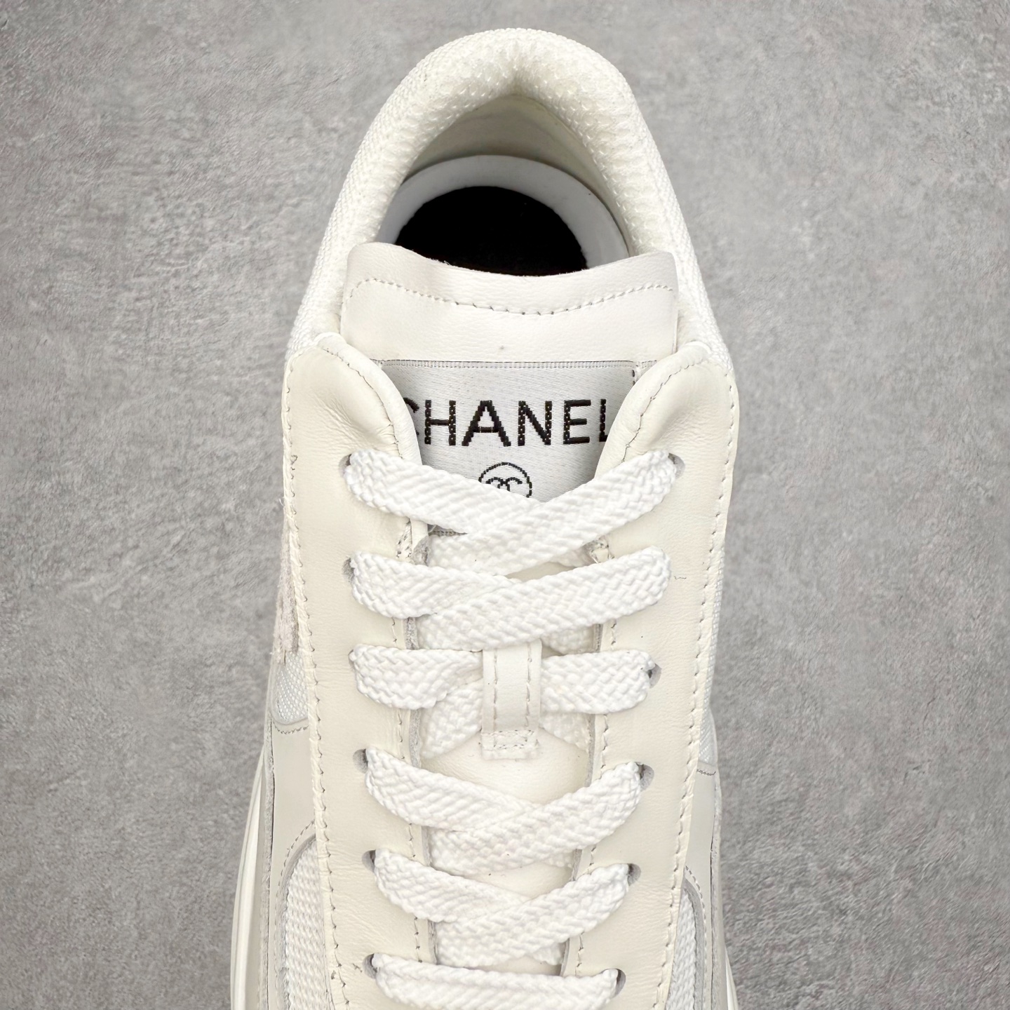 图片[5]-CHANEL香奈儿25K 高跟运动鞋 全套官方统一礼盒顶级包装‼️ 拼色熊猫鞋必备爆款超级耐看，粗跟稳步增高 跟高4公分 秒变大长腿🦵 #运动休闲鞋 #老爹鞋 #厚底休闲鞋 #小香 #情侣老爹鞋 #休闲鞋穿搭 #香奈儿鞋 #chanel鞋 #运动鞋 #熊猫鞋 采用鞋面进口拼色小牛皮 内里进口透气网 大底采用TPU耐磨 颜色：黑色 白色 尺码：35 36 37 38 39 40-选品中心