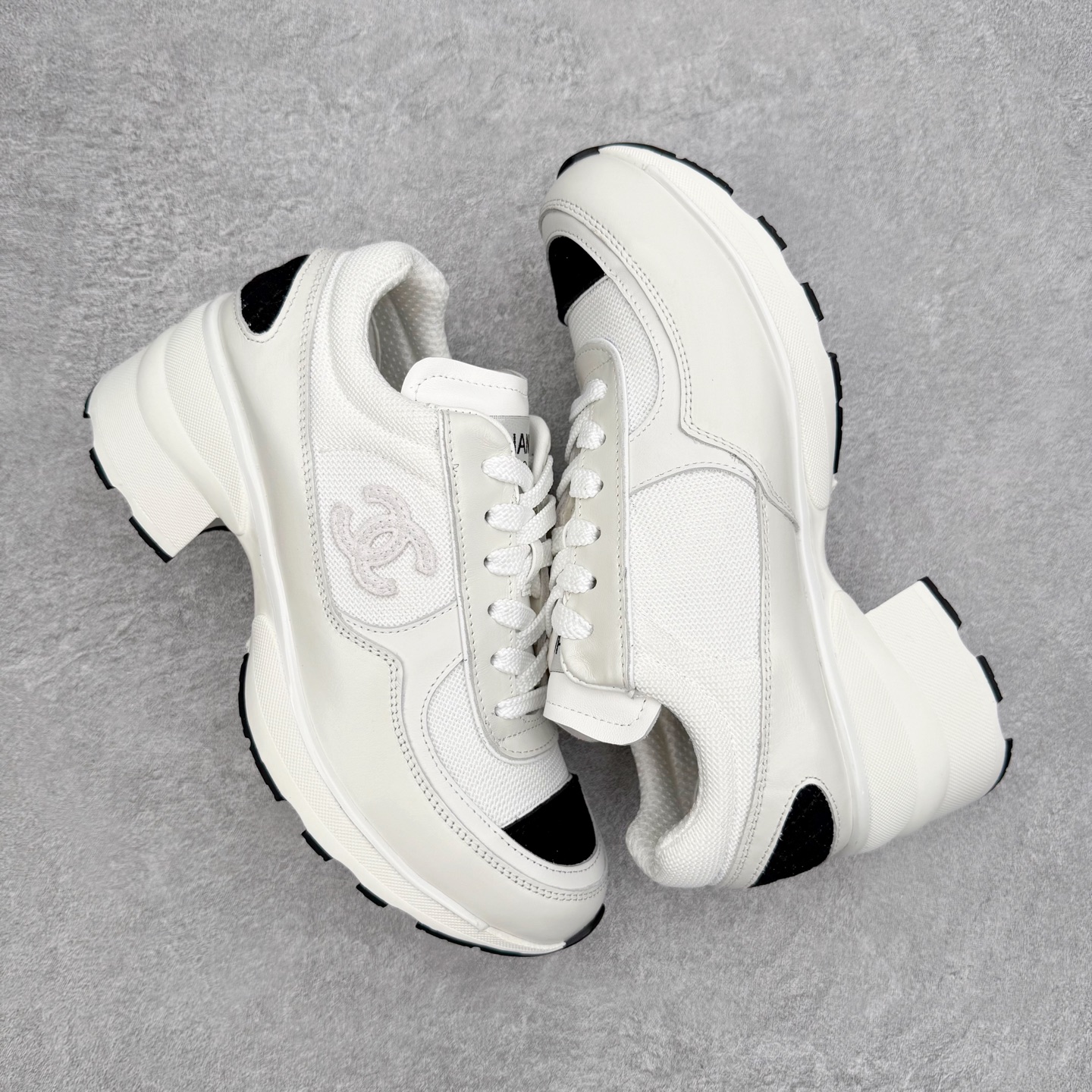 图片[3]-CHANEL香奈儿25K 高跟运动鞋 全套官方统一礼盒顶级包装‼️ 拼色熊猫鞋必备爆款超级耐看，粗跟稳步增高 跟高4公分 秒变大长腿🦵 #运动休闲鞋 #老爹鞋 #厚底休闲鞋 #小香 #情侣老爹鞋 #休闲鞋穿搭 #香奈儿鞋 #chanel鞋 #运动鞋 #熊猫鞋 采用鞋面进口拼色小牛皮 内里进口透气网 大底采用TPU耐磨 颜色：黑色 白色 尺码：35 36 37 38 39 40-选品中心