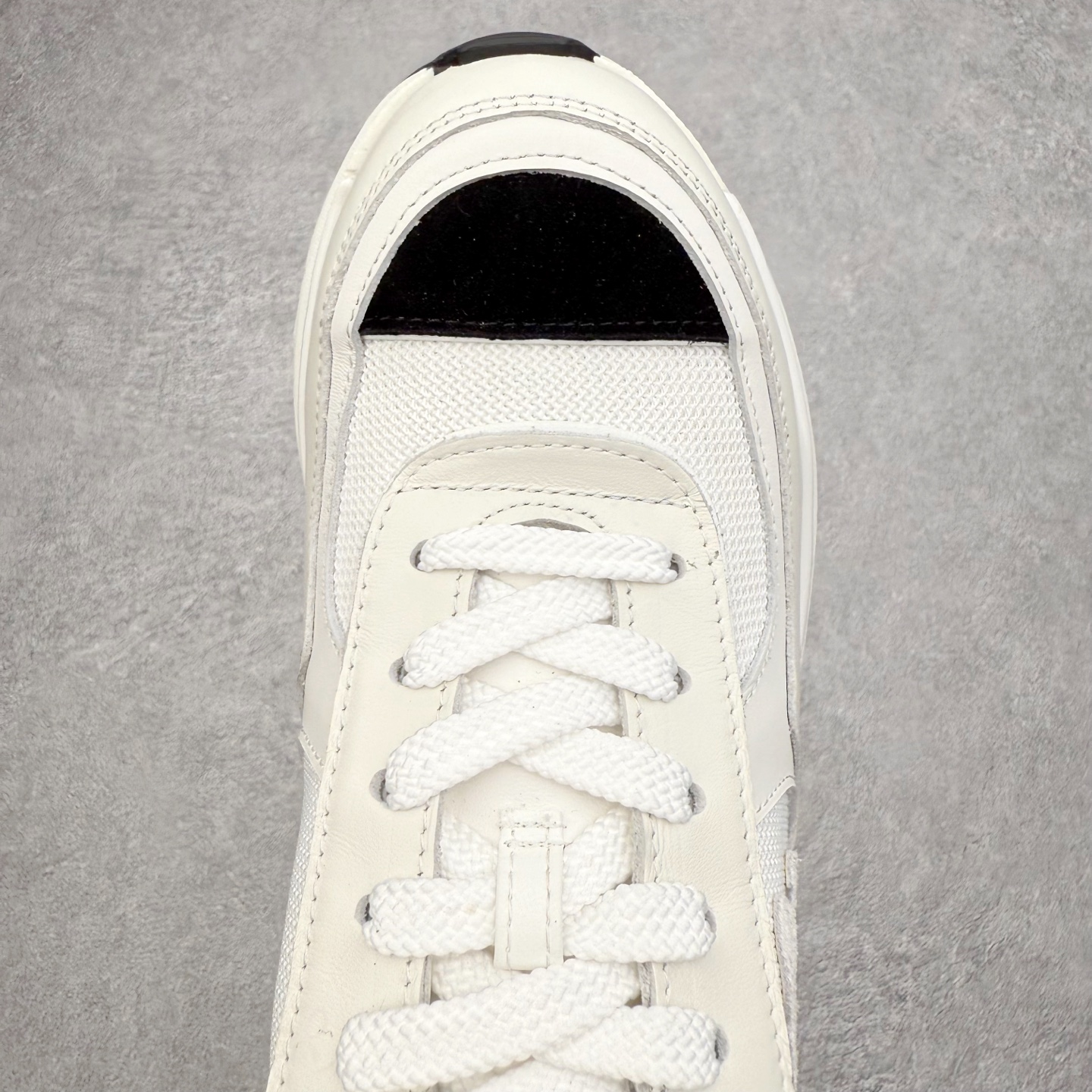 图片[4]-CHANEL香奈儿25K 高跟运动鞋 全套官方统一礼盒顶级包装‼️ 拼色熊猫鞋必备爆款超级耐看，粗跟稳步增高 跟高4公分 秒变大长腿🦵 #运动休闲鞋 #老爹鞋 #厚底休闲鞋 #小香 #情侣老爹鞋 #休闲鞋穿搭 #香奈儿鞋 #chanel鞋 #运动鞋 #熊猫鞋 采用鞋面进口拼色小牛皮 内里进口透气网 大底采用TPU耐磨 颜色：黑色 白色 尺码：35 36 37 38 39 40-选品中心