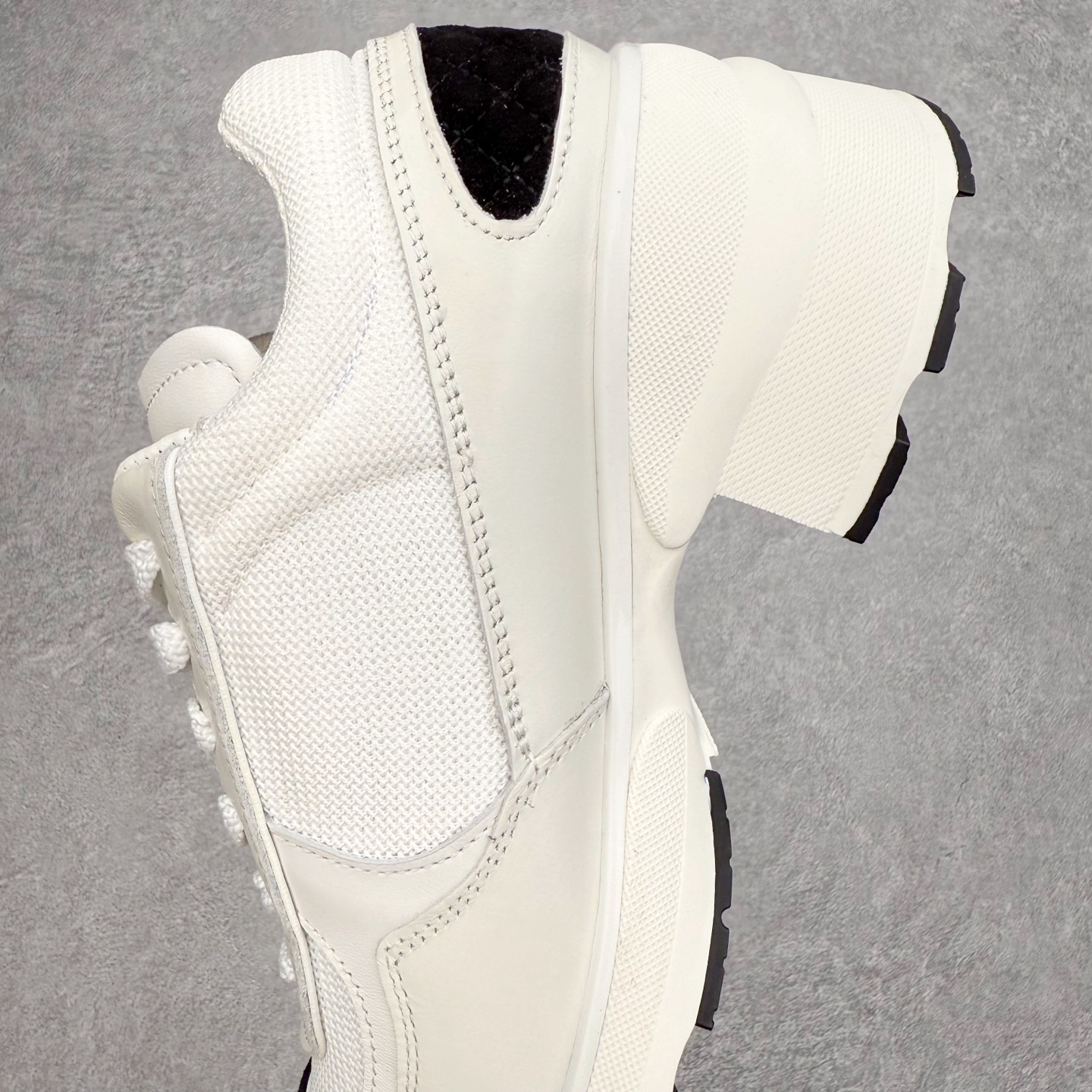 图片[7]-CHANEL香奈儿25K 高跟运动鞋 全套官方统一礼盒顶级包装‼️ 拼色熊猫鞋必备爆款超级耐看，粗跟稳步增高 跟高4公分 秒变大长腿🦵 #运动休闲鞋 #老爹鞋 #厚底休闲鞋 #小香 #情侣老爹鞋 #休闲鞋穿搭 #香奈儿鞋 #chanel鞋 #运动鞋 #熊猫鞋 采用鞋面进口拼色小牛皮 内里进口透气网 大底采用TPU耐磨 颜色：黑色 白色 尺码：35 36 37 38 39 40-选品中心