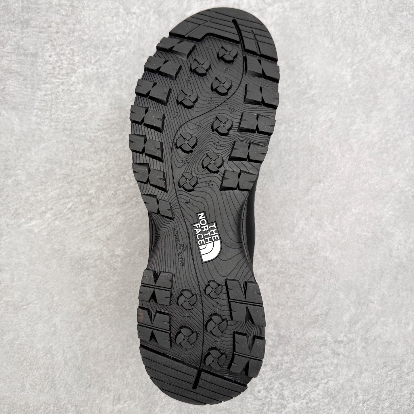 图片[9]-The North Face 北面 户外运动休闲登山鞋越野徒步鞋 大厂品质 面料采用进口牛皮 鞋底采用Vibram黄金大底 专门为鞋底设计的橡胶以出色的耐磨性 良好的防滑性或得不少户外运动爱好者的喜欢 专业户外登山品牌（北面）The North Face自1966年创立，由两位热爱登山徒步的年轻登山者于美西旧金山开创，不断透过研发与创新，并且将最先进的技术结合在服装与鞋款设计，生产多种外型帅气且专业能力非常强的户外运动装备而备受欢迎。 尺码：36-45-选品中心