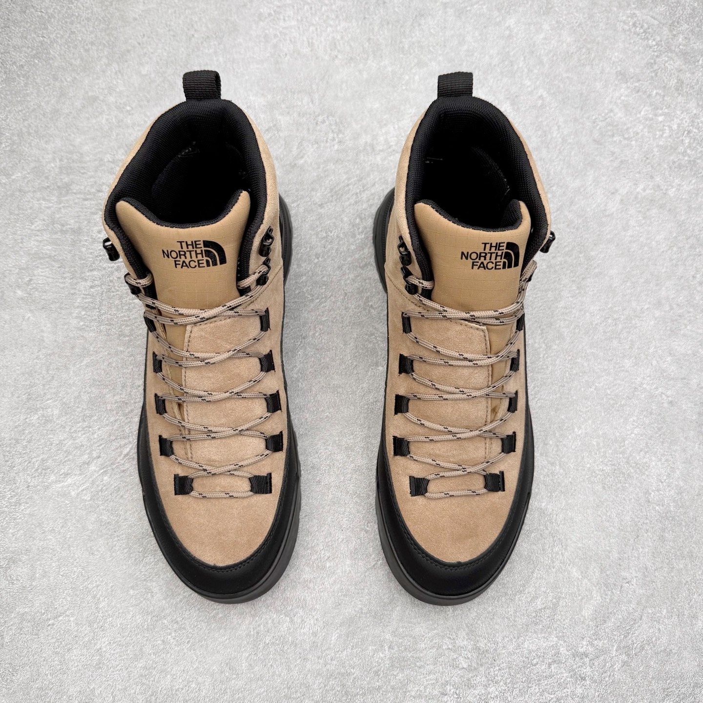 图片[2]-The North Face 北面 户外运动休闲登山鞋越野徒步鞋 大厂品质 面料采用进口牛皮 鞋底采用Vibram黄金大底 专门为鞋底设计的橡胶以出色的耐磨性 良好的防滑性或得不少户外运动爱好者的喜欢 专业户外登山品牌（北面）The North Face自1966年创立，由两位热爱登山徒步的年轻登山者于美西旧金山开创，不断透过研发与创新，并且将最先进的技术结合在服装与鞋款设计，生产多种外型帅气且专业能力非常强的户外运动装备而备受欢迎。 尺码：36-45-选品中心