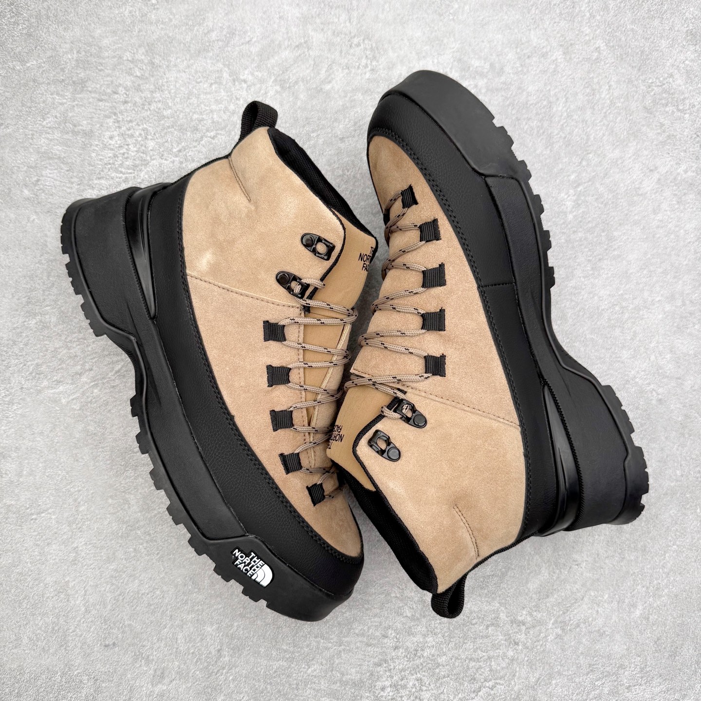图片[3]-The North Face 北面 户外运动休闲登山鞋越野徒步鞋 大厂品质 面料采用进口牛皮 鞋底采用Vibram黄金大底 专门为鞋底设计的橡胶以出色的耐磨性 良好的防滑性或得不少户外运动爱好者的喜欢 专业户外登山品牌（北面）The North Face自1966年创立，由两位热爱登山徒步的年轻登山者于美西旧金山开创，不断透过研发与创新，并且将最先进的技术结合在服装与鞋款设计，生产多种外型帅气且专业能力非常强的户外运动装备而备受欢迎。 尺码：36-45-选品中心