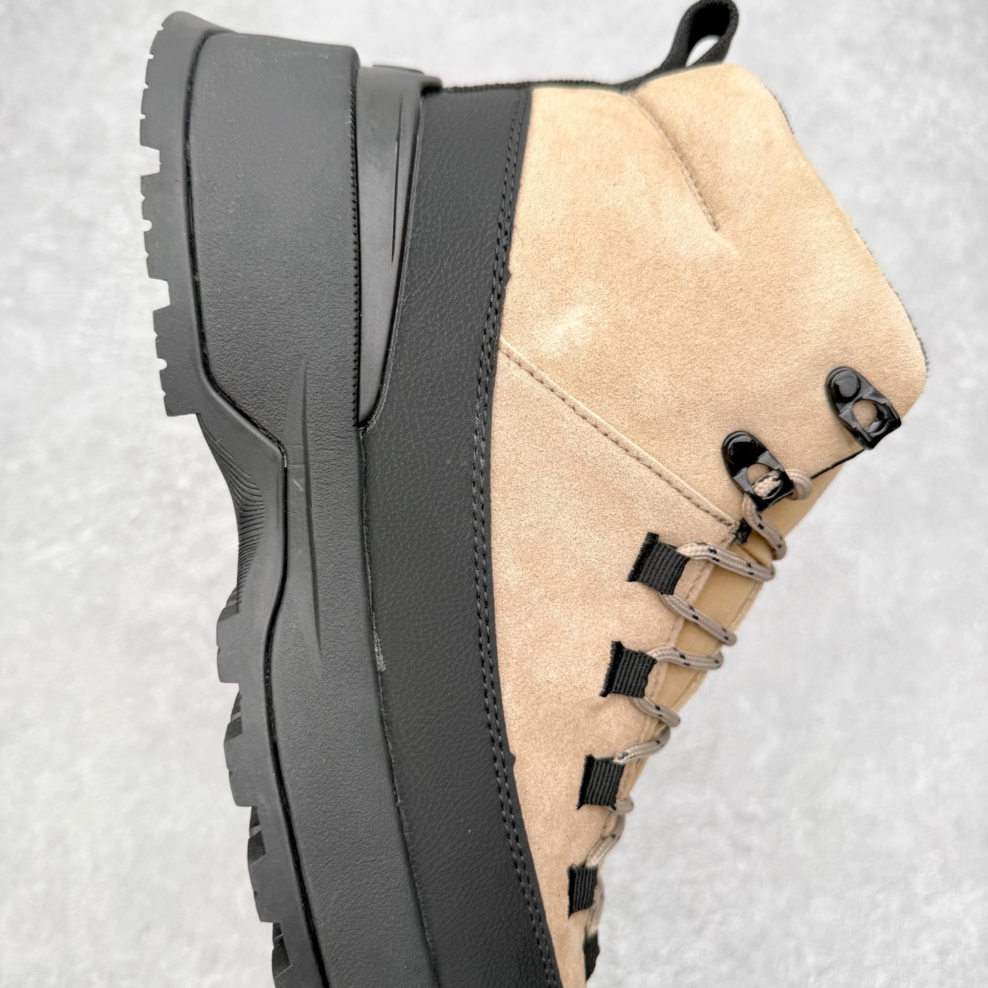 图片[6]-The North Face 北面 户外运动休闲登山鞋越野徒步鞋 大厂品质 面料采用进口牛皮 鞋底采用Vibram黄金大底 专门为鞋底设计的橡胶以出色的耐磨性 良好的防滑性或得不少户外运动爱好者的喜欢 专业户外登山品牌（北面）The North Face自1966年创立，由两位热爱登山徒步的年轻登山者于美西旧金山开创，不断透过研发与创新，并且将最先进的技术结合在服装与鞋款设计，生产多种外型帅气且专业能力非常强的户外运动装备而备受欢迎。 尺码：36-45-选品中心