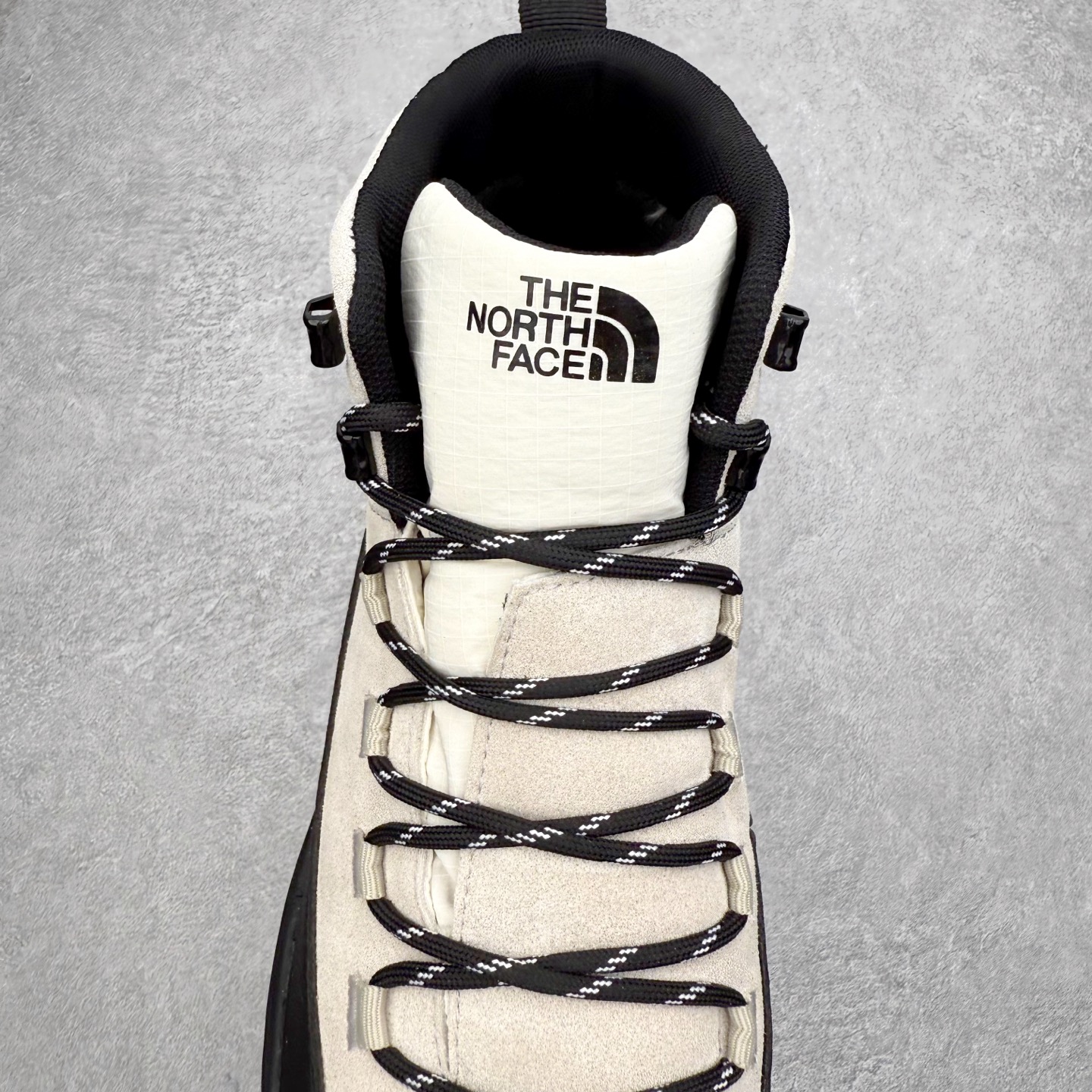 图片[5]-The North Face 北面 户外运动休闲登山鞋越野徒步鞋 大厂品质 面料采用进口牛皮 鞋底采用Vibram黄金大底 专门为鞋底设计的橡胶以出色的耐磨性 良好的防滑性或得不少户外运动爱好者的喜欢 专业户外登山品牌（北面）The North Face自1966年创立，由两位热爱登山徒步的年轻登山者于美西旧金山开创，不断透过研发与创新，并且将最先进的技术结合在服装与鞋款设计，生产多种外型帅气且专业能力非常强的户外运动装备而备受欢迎。 尺码：36-45-选品中心