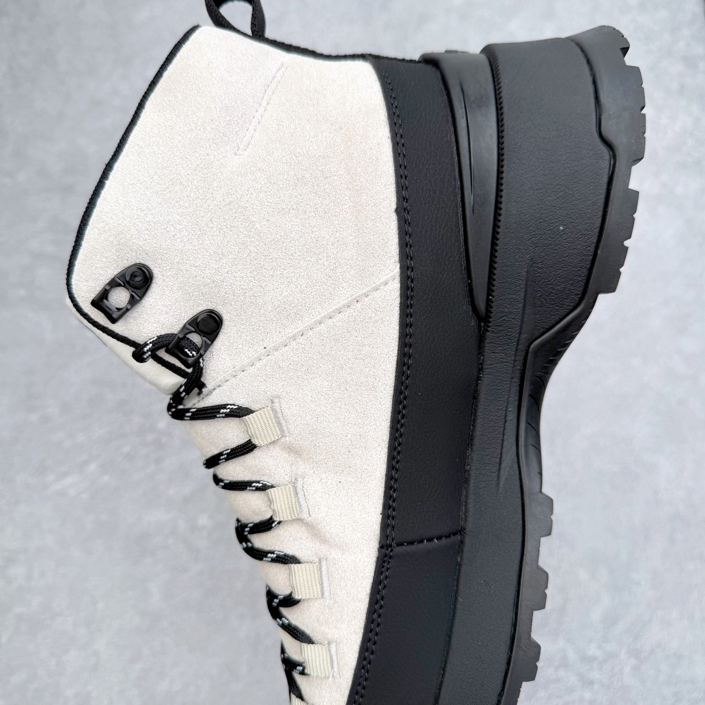 图片[7]-The North Face 北面 户外运动休闲登山鞋越野徒步鞋 大厂品质 面料采用进口牛皮 鞋底采用Vibram黄金大底 专门为鞋底设计的橡胶以出色的耐磨性 良好的防滑性或得不少户外运动爱好者的喜欢 专业户外登山品牌（北面）The North Face自1966年创立，由两位热爱登山徒步的年轻登山者于美西旧金山开创，不断透过研发与创新，并且将最先进的技术结合在服装与鞋款设计，生产多种外型帅气且专业能力非常强的户外运动装备而备受欢迎。 尺码：36-45-选品中心