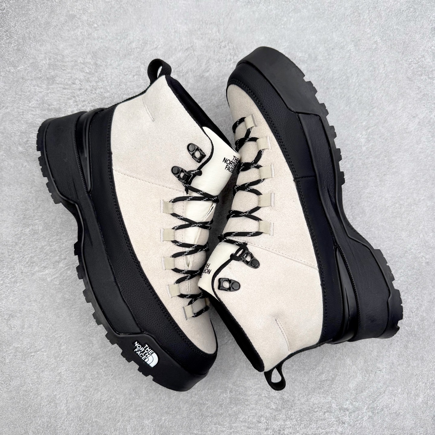 图片[3]-The North Face 北面 户外运动休闲登山鞋越野徒步鞋 大厂品质 面料采用进口牛皮 鞋底采用Vibram黄金大底 专门为鞋底设计的橡胶以出色的耐磨性 良好的防滑性或得不少户外运动爱好者的喜欢 专业户外登山品牌（北面）The North Face自1966年创立，由两位热爱登山徒步的年轻登山者于美西旧金山开创，不断透过研发与创新，并且将最先进的技术结合在服装与鞋款设计，生产多种外型帅气且专业能力非常强的户外运动装备而备受欢迎。 尺码：36-45-选品中心