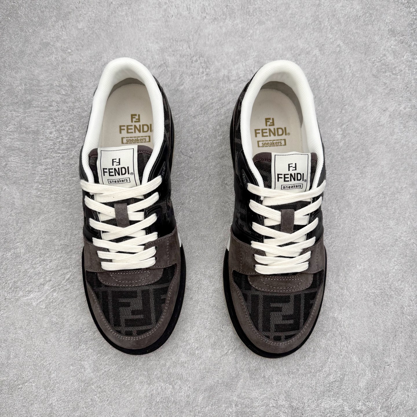 图片[2]-＃S版纯原 FENDI 芬迪 Match sneaters低帮运动鞋 独家定制 全身20几个细节点全部做到一致还原 吊打市面所有版本 独家原装套装配件官方同源 渠道原装订单 全套专柜包装物及配件#鞋底嵌入核心防伪芯片感应装置 FENDI芬迪match最新爆款情侣款运动鞋板鞋原版购入 高工艺无缝细空胶技术 贴楦误差0.05mm,鞋底采用固特异内外锁死工艺 最大限度弯折永不开胶 原鞋一致效果环保无味 鞋面采用麂皮和皮革拼接组合 logo内里采用毛巾绒里 上脚超级柔软 轻便 舒适搭配卫衣 尺码：35 36 37 38 39 40 41 42 43 44 45-选品中心