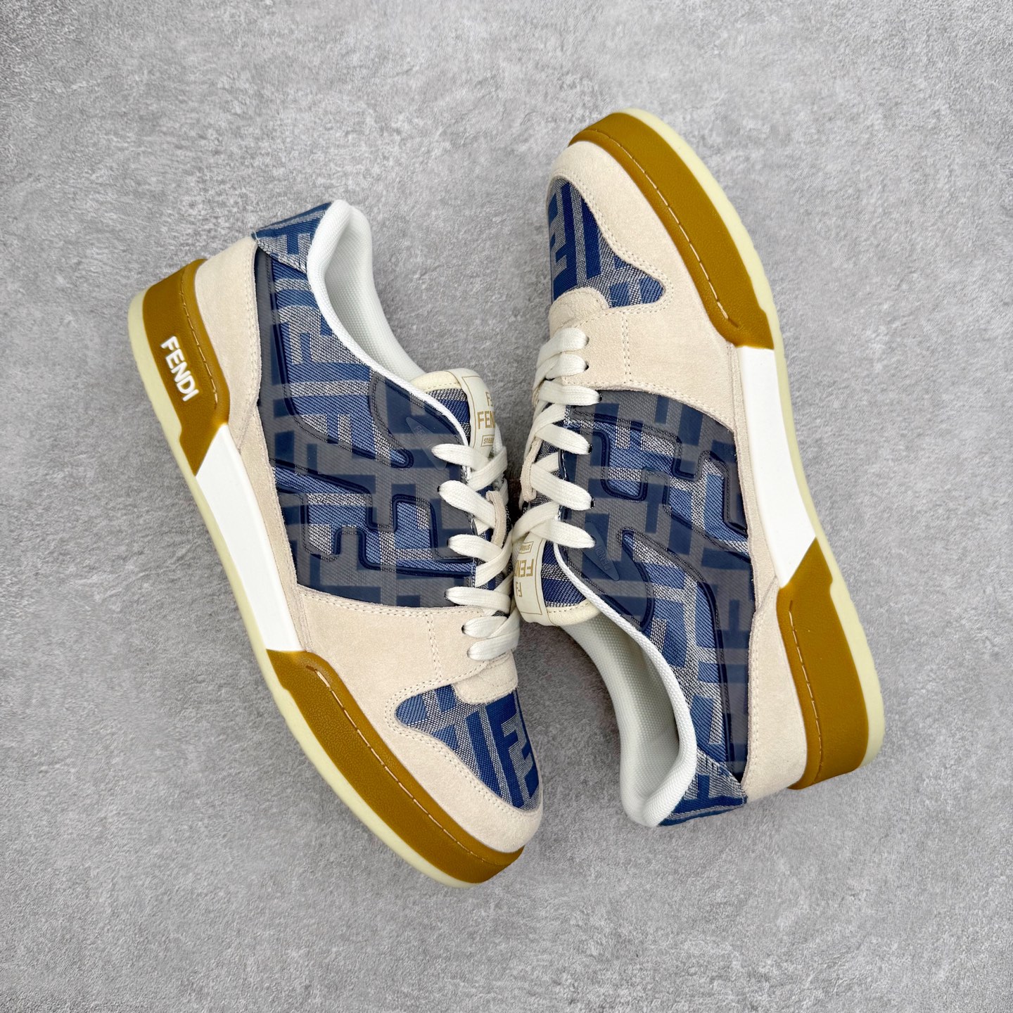 图片[3]-＃S版纯原 FENDI 芬迪 Match sneaters低帮运动鞋 独家定制 全身20几个细节点全部做到一致还原 吊打市面所有版本 独家原装套装配件官方同源 渠道原装订单 全套专柜包装物及配件#鞋底嵌入核心防伪芯片感应装置 FENDI芬迪match最新爆款情侣款运动鞋板鞋原版购入 高工艺无缝细空胶技术 贴楦误差0.05mm,鞋底采用固特异内外锁死工艺 最大限度弯折永不开胶 原鞋一致效果环保无味 鞋面采用麂皮和皮革拼接组合 logo内里采用毛巾绒里 上脚超级柔软 轻便 舒适搭配卫衣 尺码：35 36 37 38 39 40 41 42 43 44 45-选品中心