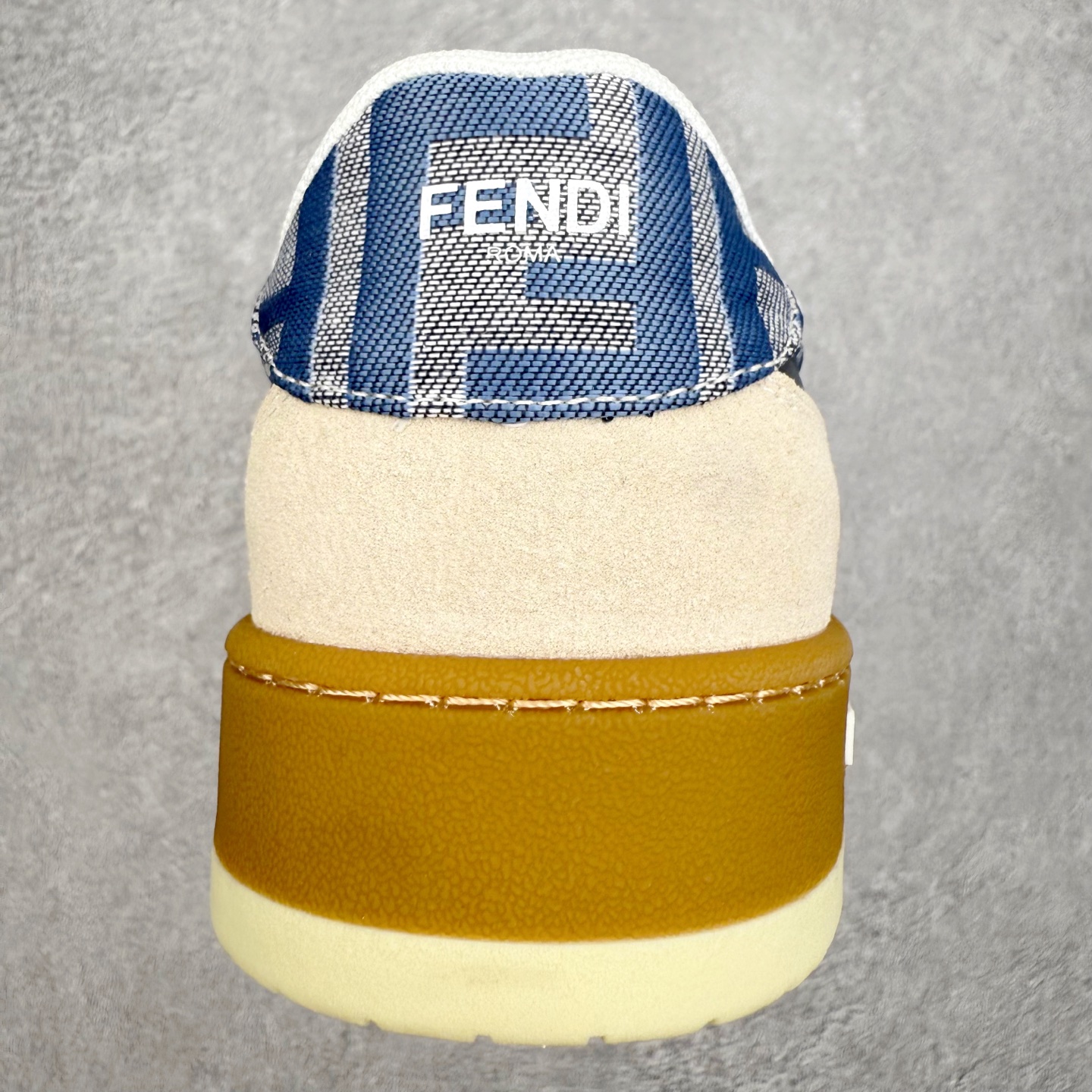 图片[8]-＃S版纯原 FENDI 芬迪 Match sneaters低帮运动鞋 独家定制 全身20几个细节点全部做到一致还原 吊打市面所有版本 独家原装套装配件官方同源 渠道原装订单 全套专柜包装物及配件#鞋底嵌入核心防伪芯片感应装置 FENDI芬迪match最新爆款情侣款运动鞋板鞋原版购入 高工艺无缝细空胶技术 贴楦误差0.05mm,鞋底采用固特异内外锁死工艺 最大限度弯折永不开胶 原鞋一致效果环保无味 鞋面采用麂皮和皮革拼接组合 logo内里采用毛巾绒里 上脚超级柔软 轻便 舒适搭配卫衣 尺码：35 36 37 38 39 40 41 42 43 44 45-选品中心