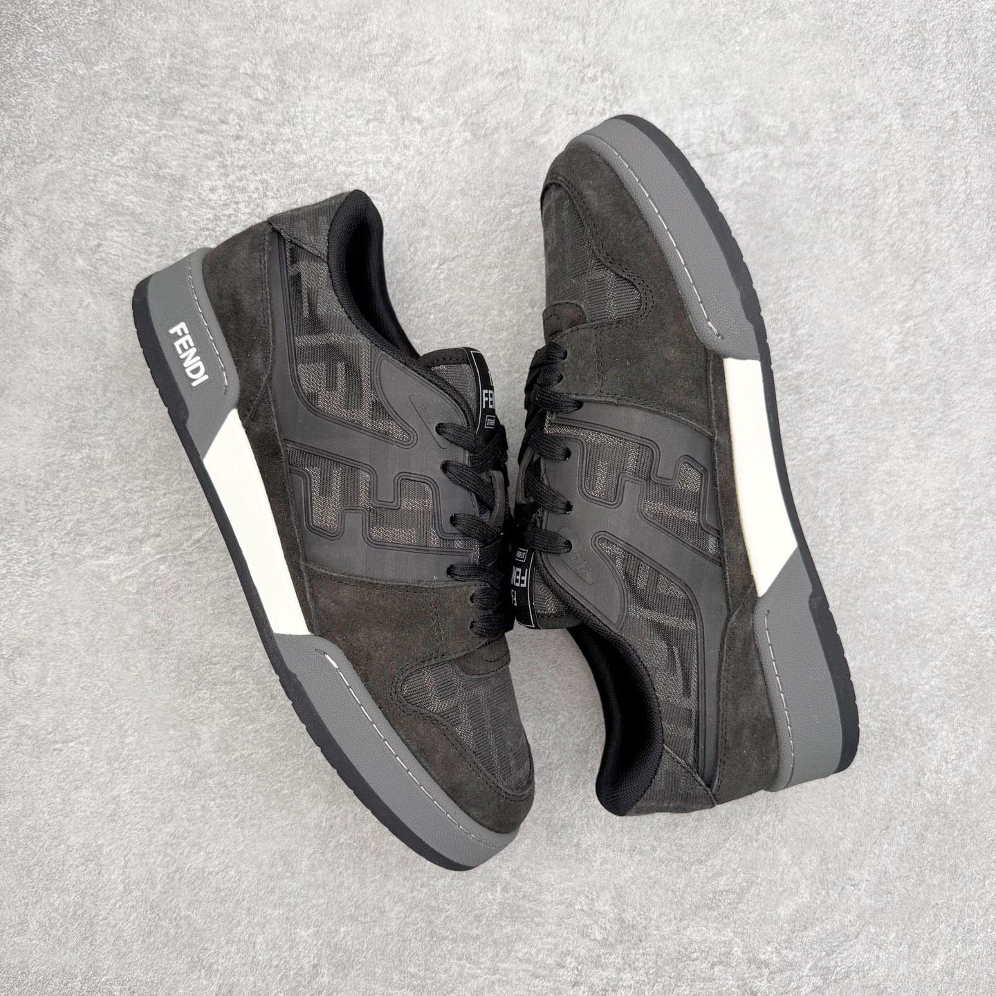 图片[3]-＃S版纯原 FENDI 芬迪 Match sneaters低帮运动鞋 独家定制 全身20几个细节点全部做到一致还原 吊打市面所有版本 独家原装套装配件官方同源 渠道原装订单 全套专柜包装物及配件#鞋底嵌入核心防伪芯片感应装置 FENDI芬迪match最新爆款情侣款运动鞋板鞋原版购入 高工艺无缝细空胶技术 贴楦误差0.05mm,鞋底采用固特异内外锁死工艺 最大限度弯折永不开胶 原鞋一致效果环保无味 鞋面采用麂皮和皮革拼接组合 logo内里采用毛巾绒里 上脚超级柔软 轻便 舒适搭配卫衣 尺码：35 36 37 38 39 40 41 42 43 44 45-选品中心