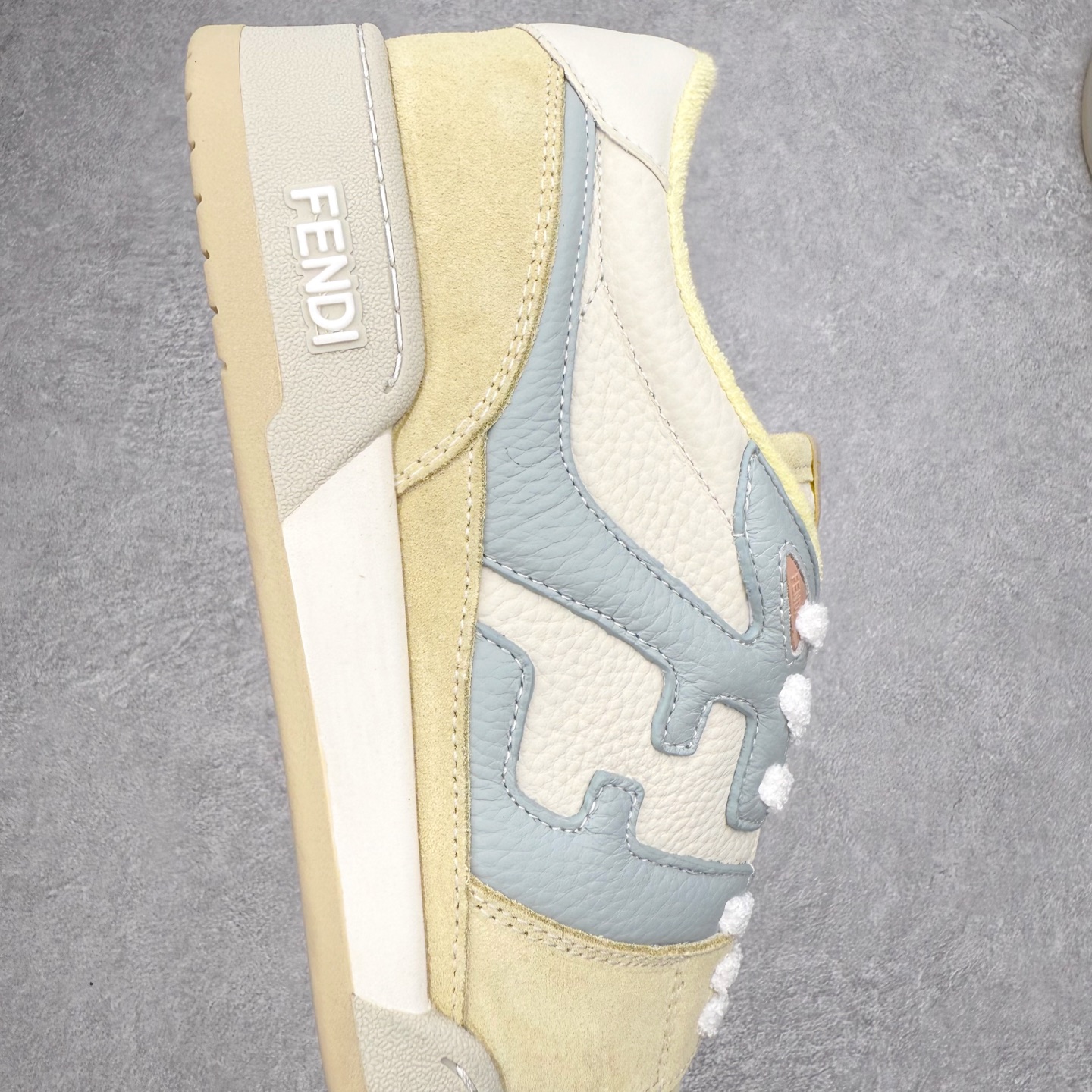 图片[6]-＃S版纯原 FENDI 芬迪 Match sneaters低帮运动鞋 独家定制 全身20几个细节点全部做到一致还原 吊打市面所有版本 独家原装套装配件官方同源 渠道原装订单 全套专柜包装物及配件#鞋底嵌入核心防伪芯片感应装置 FENDI芬迪match最新爆款情侣款运动鞋板鞋原版购入 高工艺无缝细空胶技术 贴楦误差0.05mm,鞋底采用固特异内外锁死工艺 最大限度弯折永不开胶 原鞋一致效果环保无味 鞋面采用麂皮和皮革拼接组合 logo内里采用毛巾绒里 上脚超级柔软 轻便 舒适搭配卫衣 尺码：35 36 37 38 39 40 41 42 43 44 45-选品中心