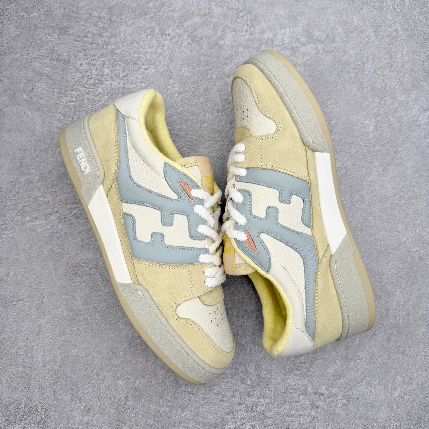 图片[3]-＃S版纯原 FENDI 芬迪 Match sneaters低帮运动鞋 独家定制 全身20几个细节点全部做到一致还原 吊打市面所有版本 独家原装套装配件官方同源 渠道原装订单 全套专柜包装物及配件#鞋底嵌入核心防伪芯片感应装置 FENDI芬迪match最新爆款情侣款运动鞋板鞋原版购入 高工艺无缝细空胶技术 贴楦误差0.05mm,鞋底采用固特异内外锁死工艺 最大限度弯折永不开胶 原鞋一致效果环保无味 鞋面采用麂皮和皮革拼接组合 logo内里采用毛巾绒里 上脚超级柔软 轻便 舒适搭配卫衣 尺码：35 36 37 38 39 40 41 42 43 44 45-选品中心