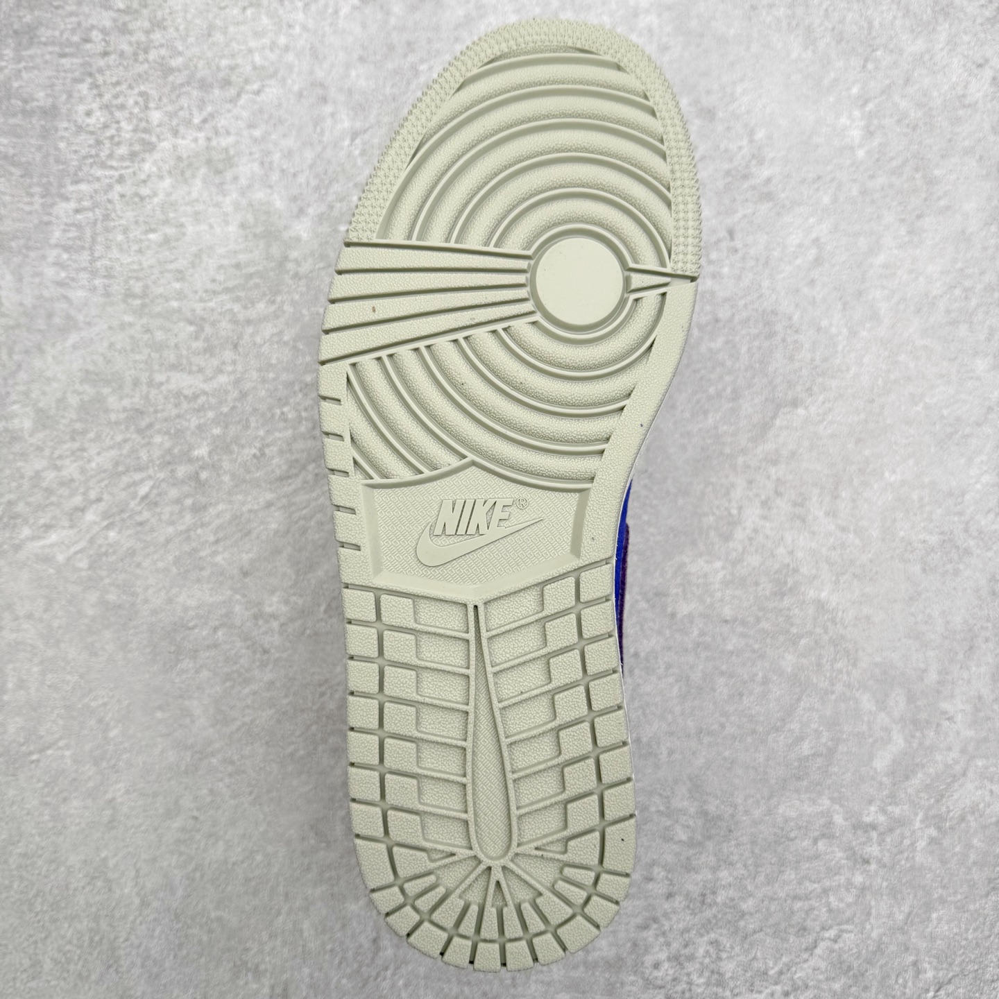 图片[9]-＃K版 Air Jordan AJ1 Low 低帮 IH2309-500 全新流水线出品 DT版本唯一平替选择 市场第二梯队最强版 全部原鞋开发 原楦原纸板开发 全鞋电脑针车 原厂内置全掌气垫 原盒内在原标 唯一Zp原版鞋带绑法 免检产品 全新2022版型 全头层皮料 完美零毛边处理 原厂配置全掌气垫 价格定位良心 几十个配色陆续出货 实拍调校N版已经零色差零失真 百分百还原实物色彩所见即所得 不存在货不对板色差等低级问题 选购参考实物拍摄 不混卖不参货 只用心做好货严格选品 承诺混一赔十 尺码：36 36.5 37.5 38 38.5 39 40 40.5 41 42 42.5 43 44 44.5 45-选品中心