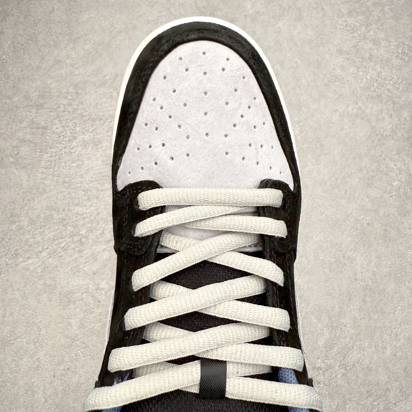 图片[4]-＃F版 NK SB Dunk Low HF3063-002 极限压缩利润空间 超乎所想的高性价比 用料绝不含糊 原盒原配 正确耐磨橡胶大底 超高清洁度 全鞋零毛边皮料切割 全套原楦原模倾力打造完美版型 尺码：36 36.5 37.5 38 38.5 39 40 40.5 41 42 42.5 43 44 44.5 45 46 47.5-选品中心