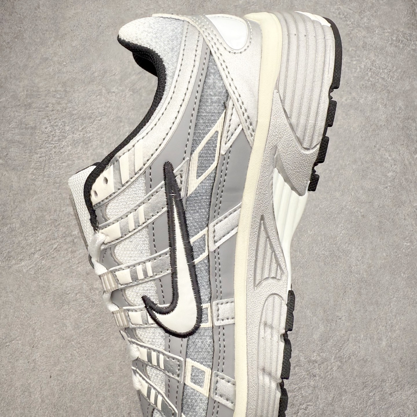 图片[7]-NK P-6000 系列低帮复古老爹风休闲运动舒适慢跑鞋 IH4465-095 融合 Pegasus 过往运动鞋设计 助力 21 世纪早期跑步运动跃升时尚新高度 采用透气网眼布、运动风格线条和耐穿覆面 兼具吸睛外观和舒适感受 中底泡绵以田径赛道为灵感 打造厚实设计 缔造出众缓震性能 尺码：36 36.5 37.5 38 38.5 39 40 40.5 41 42 42.5 43 44 44.5 45-选品中心