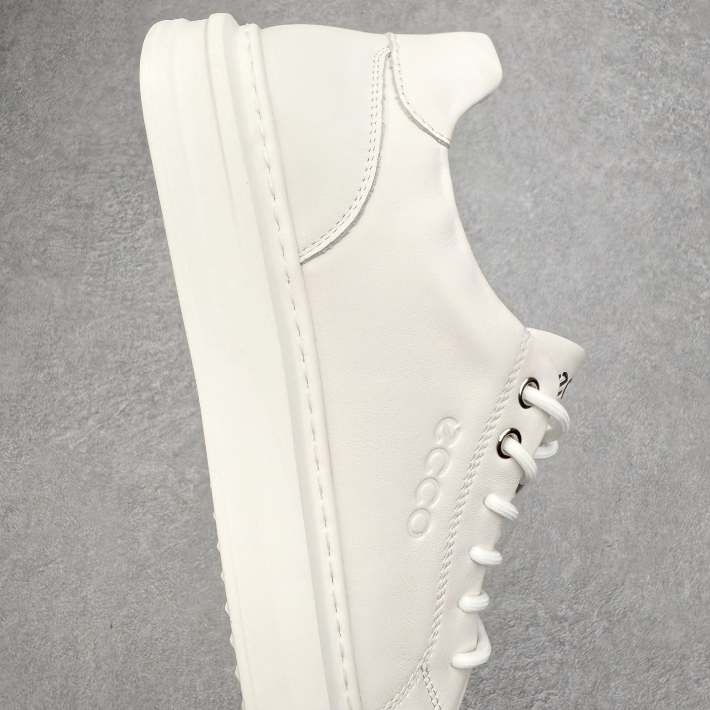 图片[6]-ECCO爱步男士休闲小白鞋 简单耐看清爽版型 百搭休闲板鞋 柔酷7号系列 鞋面采用进口小牛皮+透气头层猪皮内里 时尚个性 出街有型 简约系带设计 可自由调节松紧 鞋底采用高端顶级TPR环保科技材料 磨具贴合鞋底给你不一样的缓力性能 舒适 增强运动性 高端大气时尚不失稳重 休闲百搭 简约利落 尺码：38 39 40 41 42 43 44（皮鞋码）-选品中心