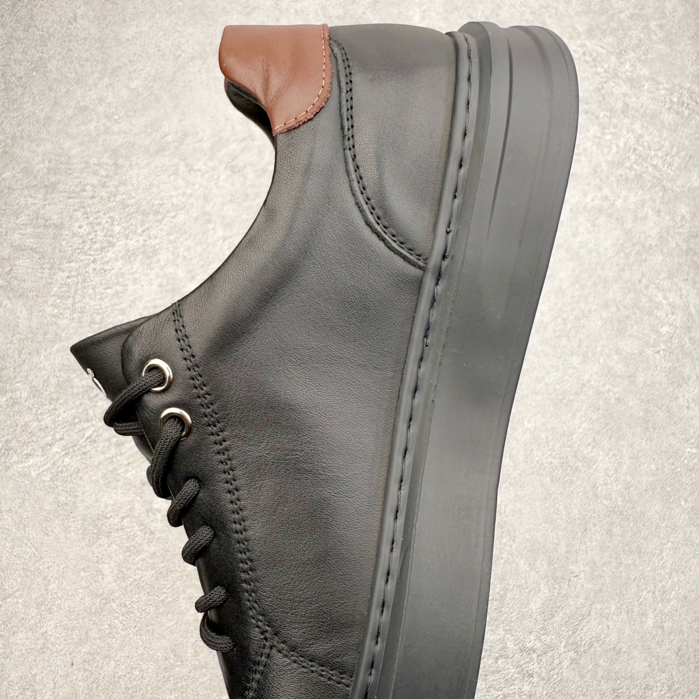 图片[7]-ECCO爱步男士休闲小白鞋 简单耐看清爽版型 百搭休闲板鞋 柔酷7号系列 鞋面采用进口小牛皮+透气头层猪皮内里 时尚个性 出街有型 简约系带设计 可自由调节松紧 鞋底采用高端顶级TPR环保科技材料 磨具贴合鞋底给你不一样的缓力性能 舒适 增强运动性 高端大气时尚不失稳重 休闲百搭 简约利落 尺码：38 39 40 41 42 43 44（皮鞋码）-选品中心