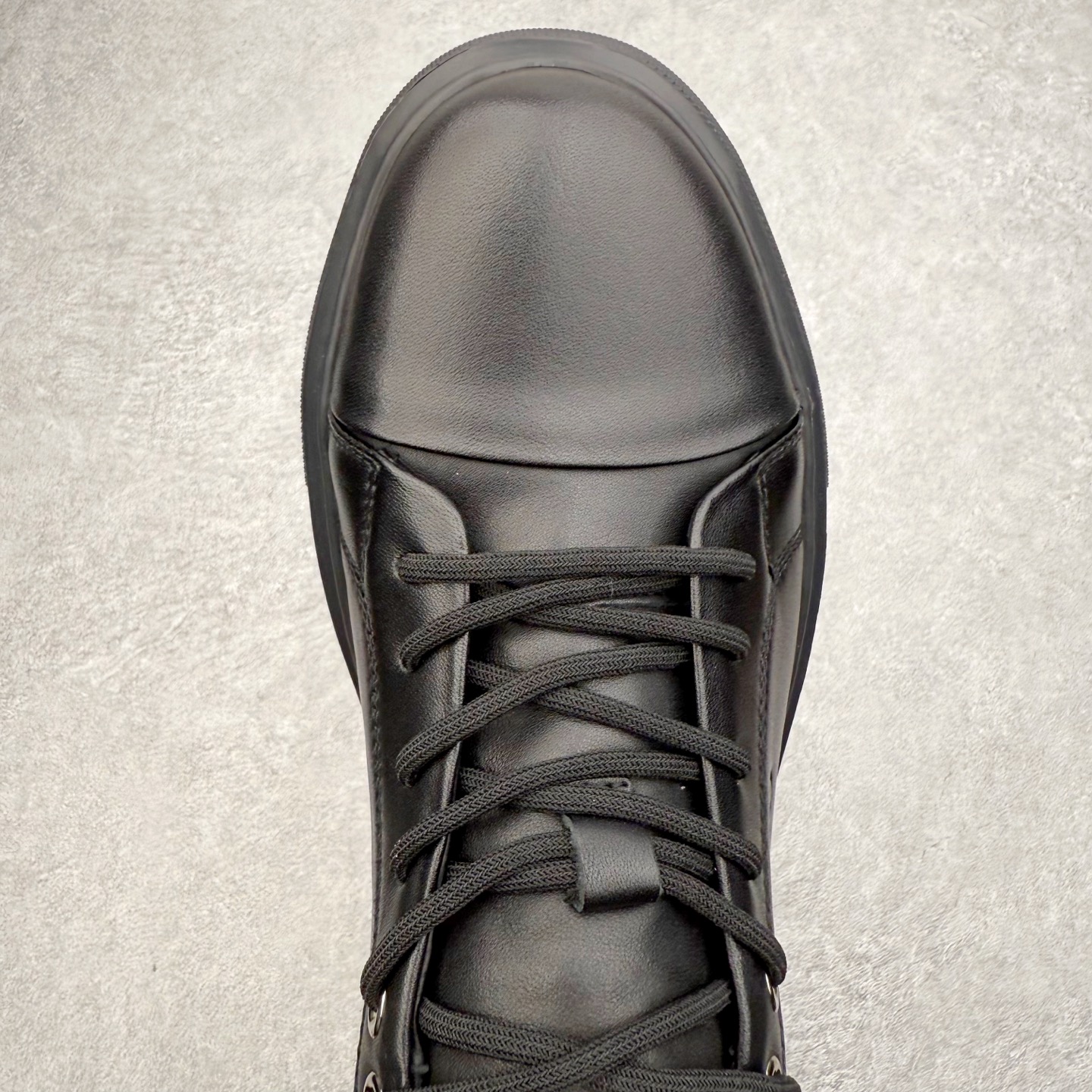 图片[4]-ECCO爱步男士休闲小白鞋 简单耐看清爽版型 百搭休闲板鞋 柔酷7号系列 鞋面采用进口小牛皮+透气头层猪皮内里 时尚个性 出街有型 简约系带设计 可自由调节松紧 鞋底采用高端顶级TPR环保科技材料 磨具贴合鞋底给你不一样的缓力性能 舒适 增强运动性 高端大气时尚不失稳重 休闲百搭 简约利落 尺码：38 39 40 41 42 43 44（皮鞋码）-选品中心