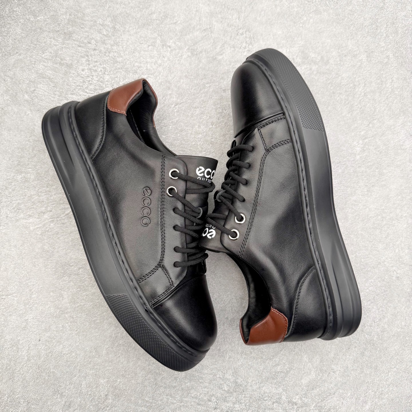图片[3]-ECCO爱步男士休闲小白鞋 简单耐看清爽版型 百搭休闲板鞋 柔酷7号系列 鞋面采用进口小牛皮+透气头层猪皮内里 时尚个性 出街有型 简约系带设计 可自由调节松紧 鞋底采用高端顶级TPR环保科技材料 磨具贴合鞋底给你不一样的缓力性能 舒适 增强运动性 高端大气时尚不失稳重 休闲百搭 简约利落 尺码：38 39 40 41 42 43 44（皮鞋码）-选品中心