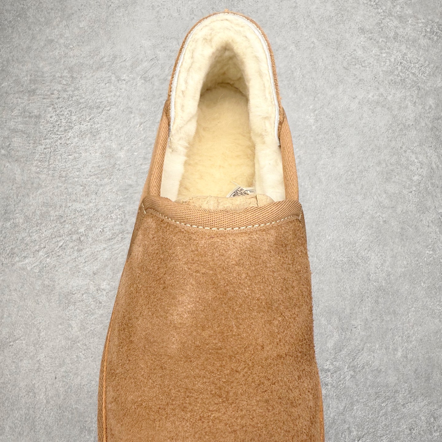 图片[5]-UGG Hayden 8354 秋冬羊皮毛一体雪地靴 全鞋采用ZP同厂 隆丰A级澳洲进口羊皮毛一体 品牌代工厂生产线 完全遵循ZP工艺流程 代工厂原厂版师 秉承无原鞋不开发选择 注重每一处细节 市面最正版型 TREADLITE\\\”轻翼\\\”科技外底 轻便/耐用/柔韧/桩型【售后郑重承诺】一个月内若出现重大脱胶/断底等质量问题 直接为您换新！尺码：35 36 37 38 39 40-选品中心