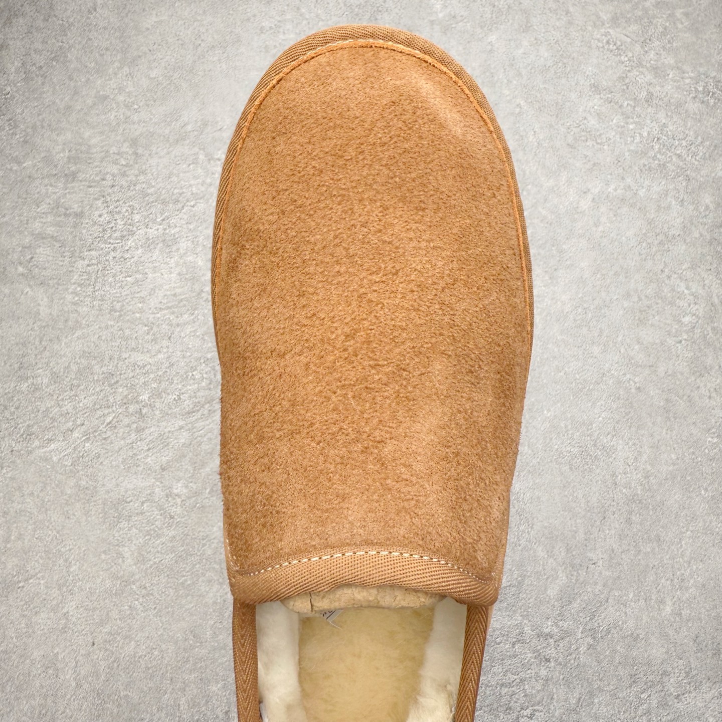 图片[4]-UGG Hayden 8354 秋冬羊皮毛一体雪地靴 全鞋采用ZP同厂 隆丰A级澳洲进口羊皮毛一体 品牌代工厂生产线 完全遵循ZP工艺流程 代工厂原厂版师 秉承无原鞋不开发选择 注重每一处细节 市面最正版型 TREADLITE\\\”轻翼\\\”科技外底 轻便/耐用/柔韧/桩型【售后郑重承诺】一个月内若出现重大脱胶/断底等质量问题 直接为您换新！尺码：35 36 37 38 39 40-选品中心