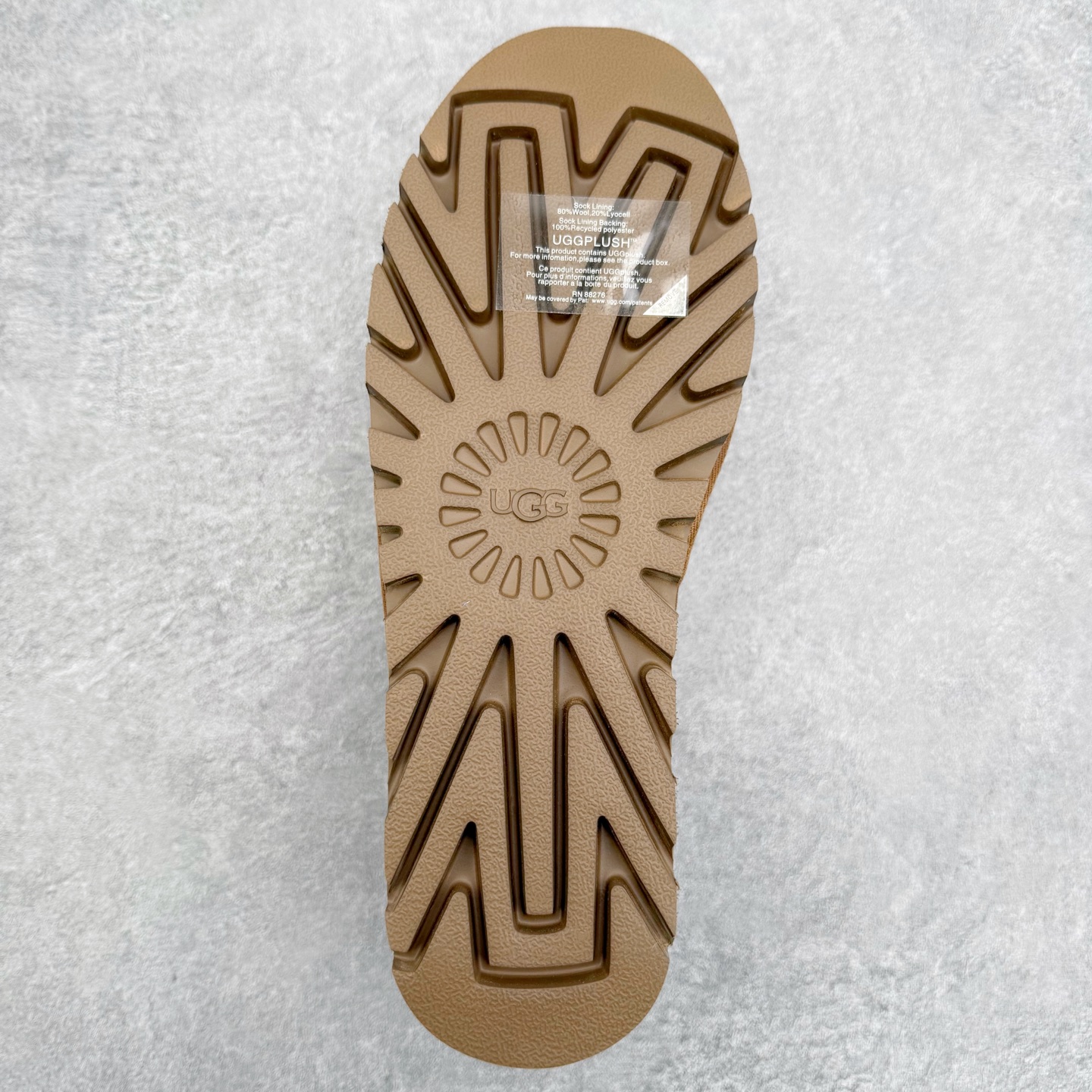 图片[9]-UGG Hayden 8354 秋冬羊皮毛一体雪地靴 全鞋采用ZP同厂 隆丰A级澳洲进口羊皮毛一体 品牌代工厂生产线 完全遵循ZP工艺流程 代工厂原厂版师 秉承无原鞋不开发选择 注重每一处细节 市面最正版型 TREADLITE\\\”轻翼\\\”科技外底 轻便/耐用/柔韧/桩型【售后郑重承诺】一个月内若出现重大脱胶/断底等质量问题 直接为您换新！尺码：35 36 37 38 39 40-选品中心