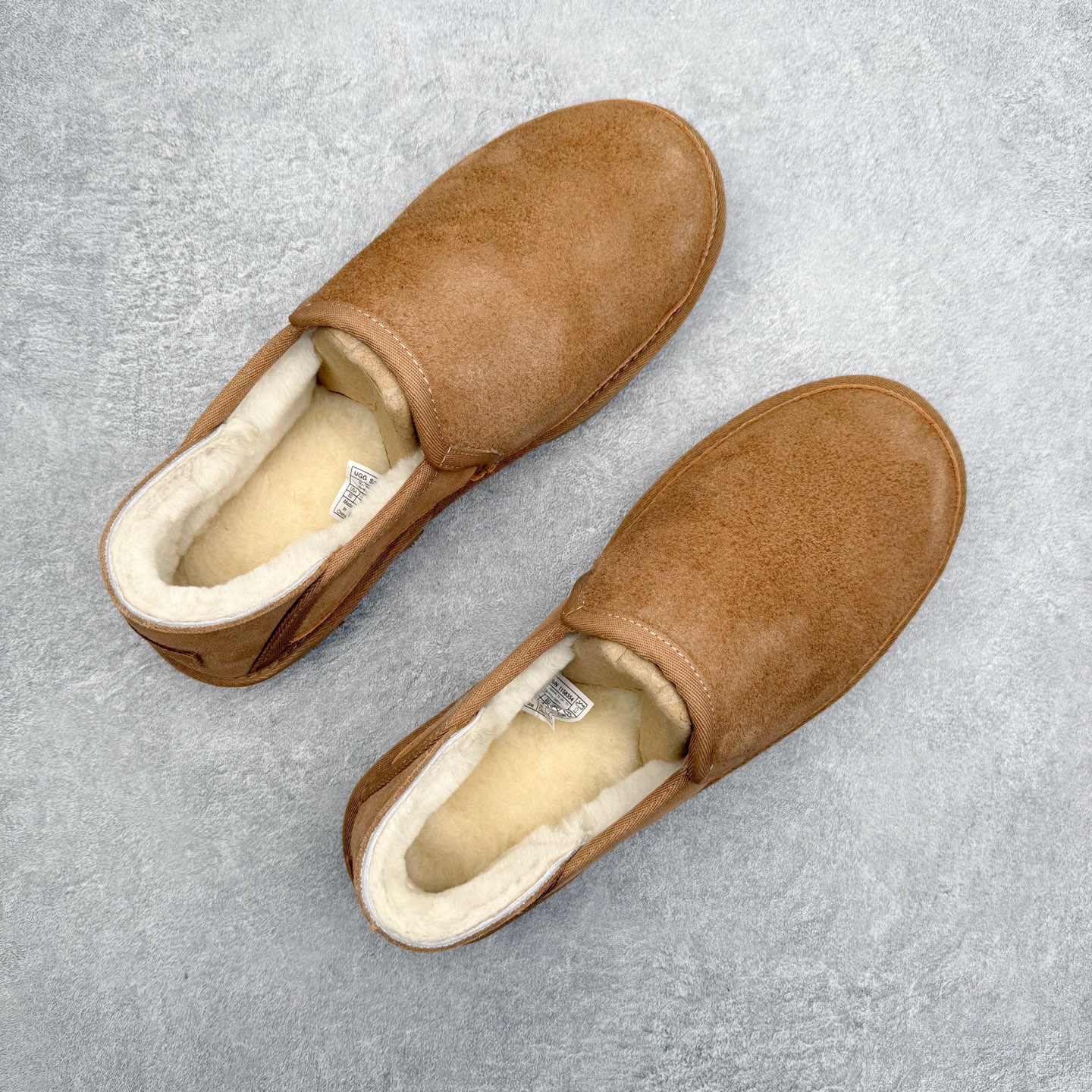 图片[3]-UGG Hayden 8354 秋冬羊皮毛一体雪地靴 全鞋采用ZP同厂 隆丰A级澳洲进口羊皮毛一体 品牌代工厂生产线 完全遵循ZP工艺流程 代工厂原厂版师 秉承无原鞋不开发选择 注重每一处细节 市面最正版型 TREADLITE\\\”轻翼\\\”科技外底 轻便/耐用/柔韧/桩型【售后郑重承诺】一个月内若出现重大脱胶/断底等质量问题 直接为您换新！尺码：35 36 37 38 39 40-选品中心