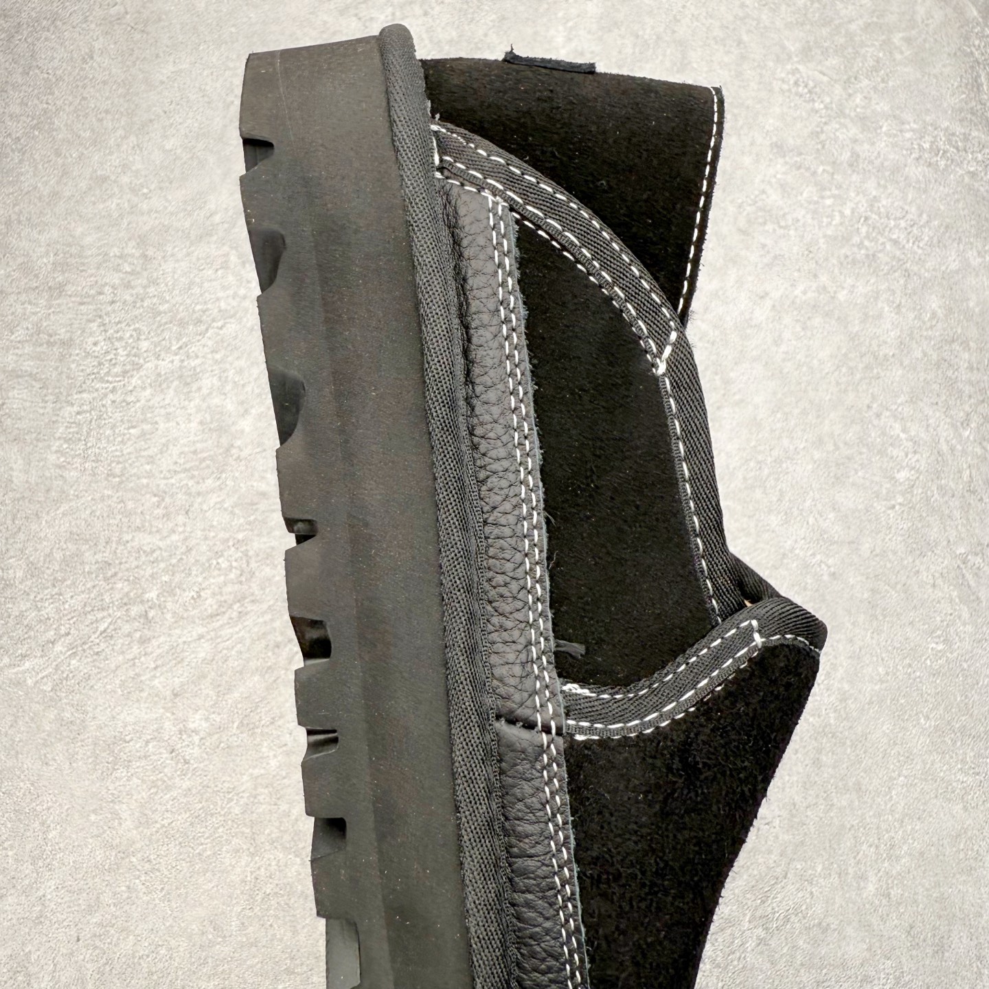 图片[6]-UGG Hayden 8354 秋冬羊皮毛一体雪地靴 全鞋采用ZP同厂 隆丰A级澳洲进口羊皮毛一体 品牌代工厂生产线 完全遵循ZP工艺流程 代工厂原厂版师 秉承无原鞋不开发选择 注重每一处细节 市面最正版型 TREADLITE\\\”轻翼\\\”科技外底 轻便/耐用/柔韧/桩型【售后郑重承诺】一个月内若出现重大脱胶/断底等质量问题 直接为您换新！尺码：35 36 37 38 39 40-选品中心