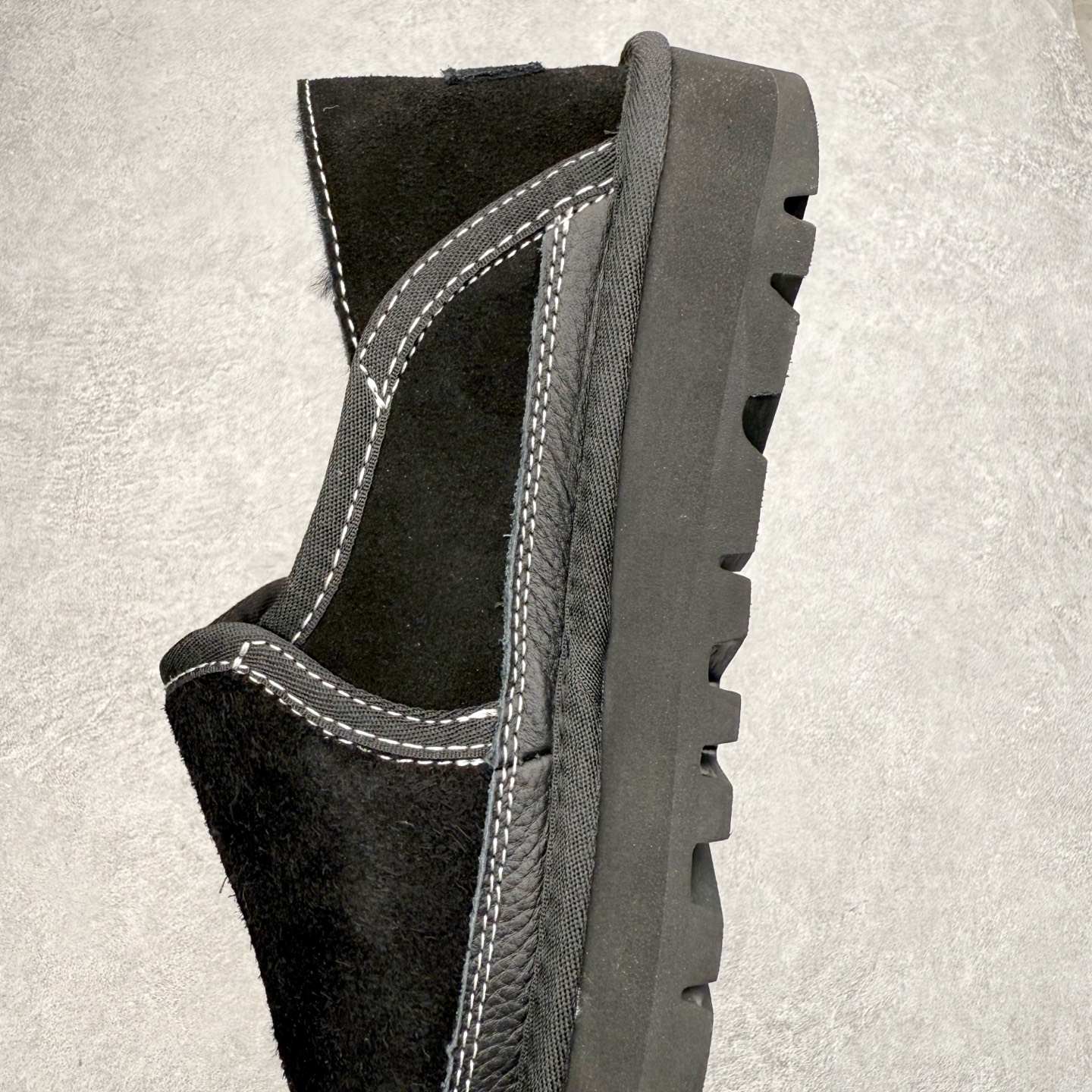 图片[7]-UGG Hayden 8354 秋冬羊皮毛一体雪地靴 全鞋采用ZP同厂 隆丰A级澳洲进口羊皮毛一体 品牌代工厂生产线 完全遵循ZP工艺流程 代工厂原厂版师 秉承无原鞋不开发选择 注重每一处细节 市面最正版型 TREADLITE\\\”轻翼\\\”科技外底 轻便/耐用/柔韧/桩型【售后郑重承诺】一个月内若出现重大脱胶/断底等质量问题 直接为您换新！尺码：35 36 37 38 39 40-选品中心