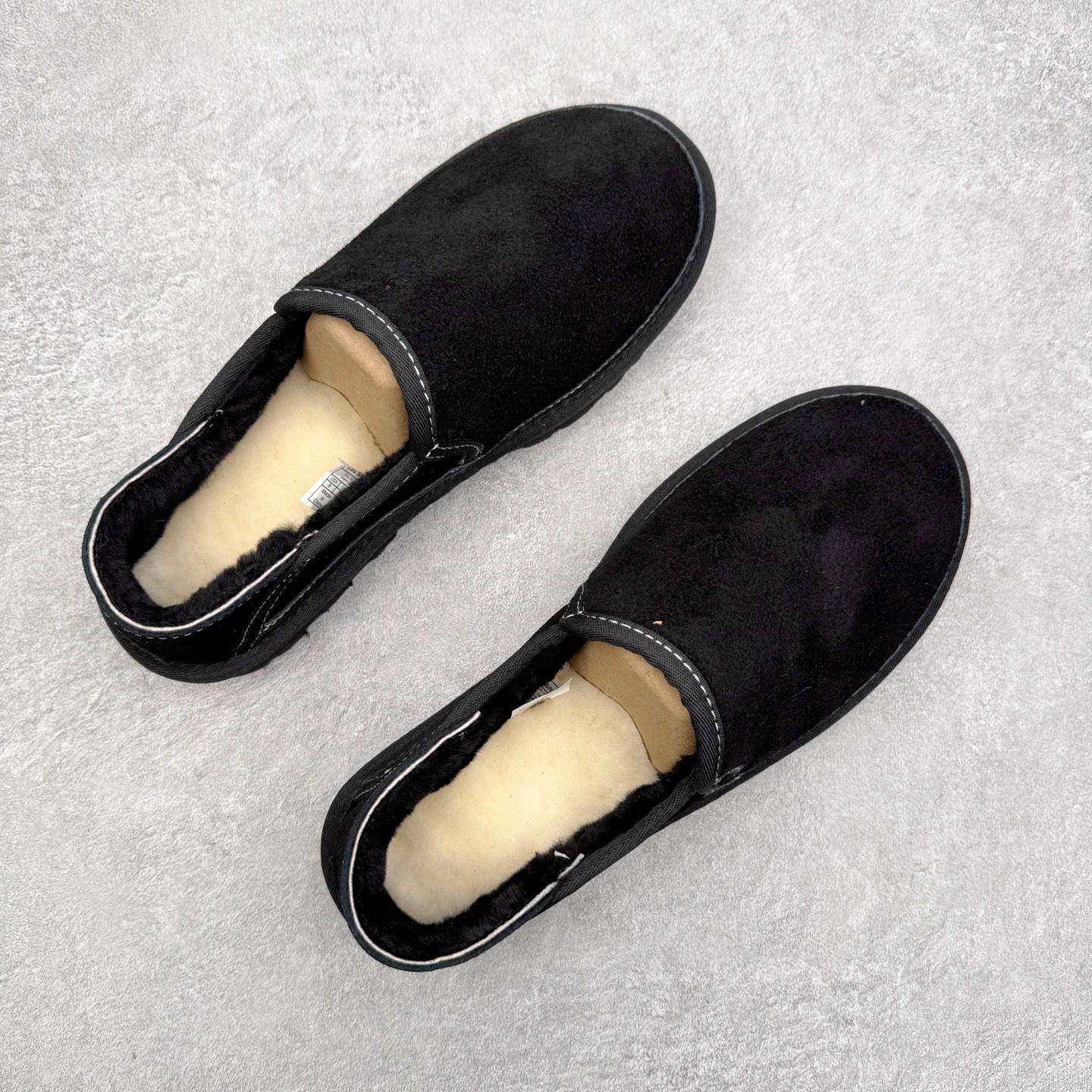 图片[3]-UGG Hayden 8354 秋冬羊皮毛一体雪地靴 全鞋采用ZP同厂 隆丰A级澳洲进口羊皮毛一体 品牌代工厂生产线 完全遵循ZP工艺流程 代工厂原厂版师 秉承无原鞋不开发选择 注重每一处细节 市面最正版型 TREADLITE\\\”轻翼\\\”科技外底 轻便/耐用/柔韧/桩型【售后郑重承诺】一个月内若出现重大脱胶/断底等质量问题 直接为您换新！尺码：35 36 37 38 39 40-选品中心