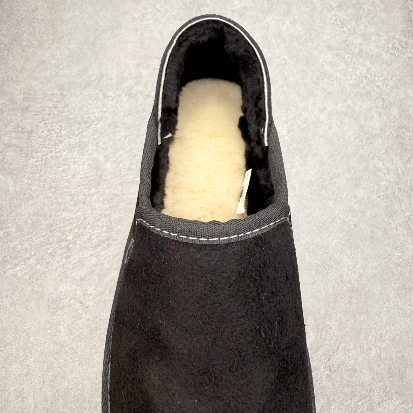 图片[5]-UGG Hayden 8354 秋冬羊皮毛一体雪地靴 全鞋采用ZP同厂 隆丰A级澳洲进口羊皮毛一体 品牌代工厂生产线 完全遵循ZP工艺流程 代工厂原厂版师 秉承无原鞋不开发选择 注重每一处细节 市面最正版型 TREADLITE\\\”轻翼\\\”科技外底 轻便/耐用/柔韧/桩型【售后郑重承诺】一个月内若出现重大脱胶/断底等质量问题 直接为您换新！尺码：35 36 37 38 39 40-选品中心