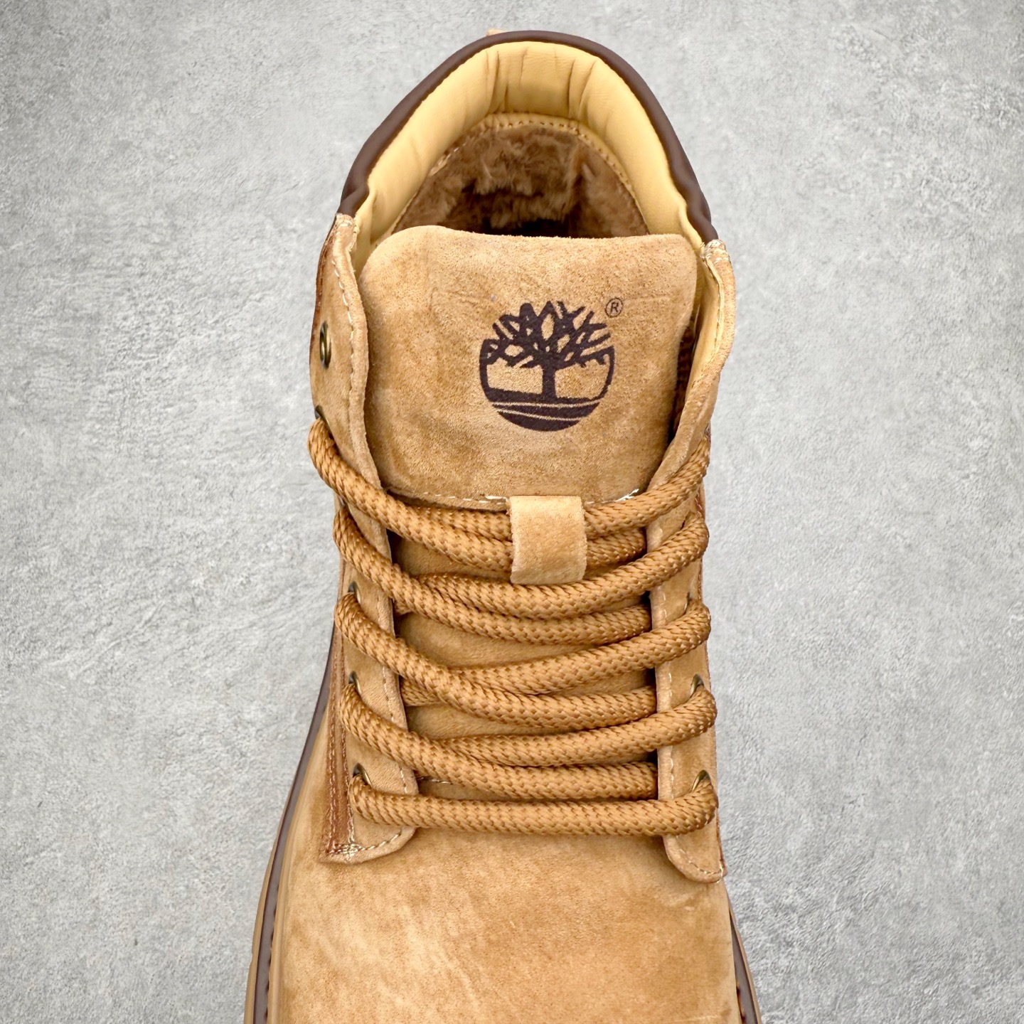 图片[5]-Timberland添柏岚/天伯伦 秋冬新品（毛绒内里🔥保暖锁热）秋冬必备户外休闲大黄靴系列#广东大厂品质 原盒原包装 时尚潮流搭配 面料采用意大利🇮🇹顶级磨砂细纹牛皮 轻质大底 搭配防臭防腐真皮乳胶鞋垫 大底到五金都是代工厂原材料制作 同原版固特异永不开胶工艺 好货不杀猪 首单质量严格把控 全网独家首发 品质毋庸置疑 全套官网统一包装 给您完美的穿着体验 质量考究耐穿 型男必备 专治不帅 高品质脚感一流 今年冬季防寒户外专用 日常随意搭配 尺码：38-44（皮鞋码）-选品中心