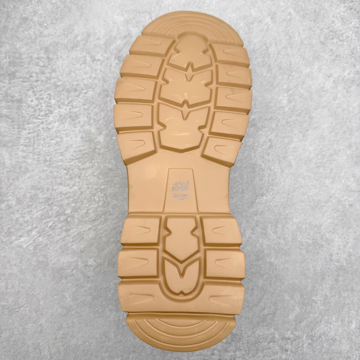 图片[9]-Timberland添柏岚/天伯伦 秋冬新品（毛绒内里🔥保暖锁热）秋冬必备户外休闲大黄靴系列#广东大厂品质 原盒原包装 时尚潮流搭配 面料采用意大利🇮🇹顶级磨砂细纹牛皮 轻质大底 搭配防臭防腐真皮乳胶鞋垫 大底到五金都是代工厂原材料制作 同原版固特异永不开胶工艺 好货不杀猪 首单质量严格把控 全网独家首发 品质毋庸置疑 全套官网统一包装 给您完美的穿着体验 质量考究耐穿 型男必备 专治不帅 高品质脚感一流 今年冬季防寒户外专用 日常随意搭配 尺码：38-44（皮鞋码）-选品中心