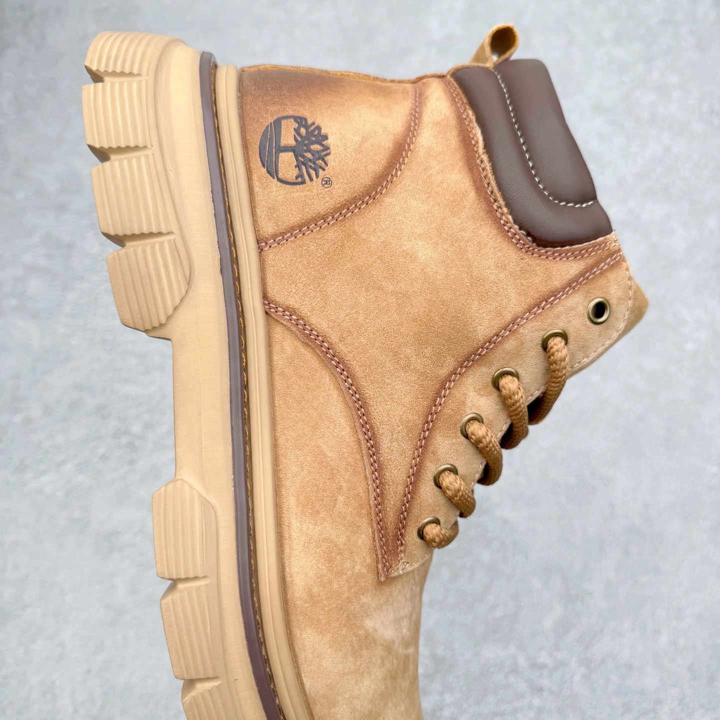 图片[6]-Timberland添柏岚/天伯伦 秋冬新品（毛绒内里🔥保暖锁热）秋冬必备户外休闲大黄靴系列#广东大厂品质 原盒原包装 时尚潮流搭配 面料采用意大利🇮🇹顶级磨砂细纹牛皮 轻质大底 搭配防臭防腐真皮乳胶鞋垫 大底到五金都是代工厂原材料制作 同原版固特异永不开胶工艺 好货不杀猪 首单质量严格把控 全网独家首发 品质毋庸置疑 全套官网统一包装 给您完美的穿着体验 质量考究耐穿 型男必备 专治不帅 高品质脚感一流 今年冬季防寒户外专用 日常随意搭配 尺码：38-44（皮鞋码）-选品中心