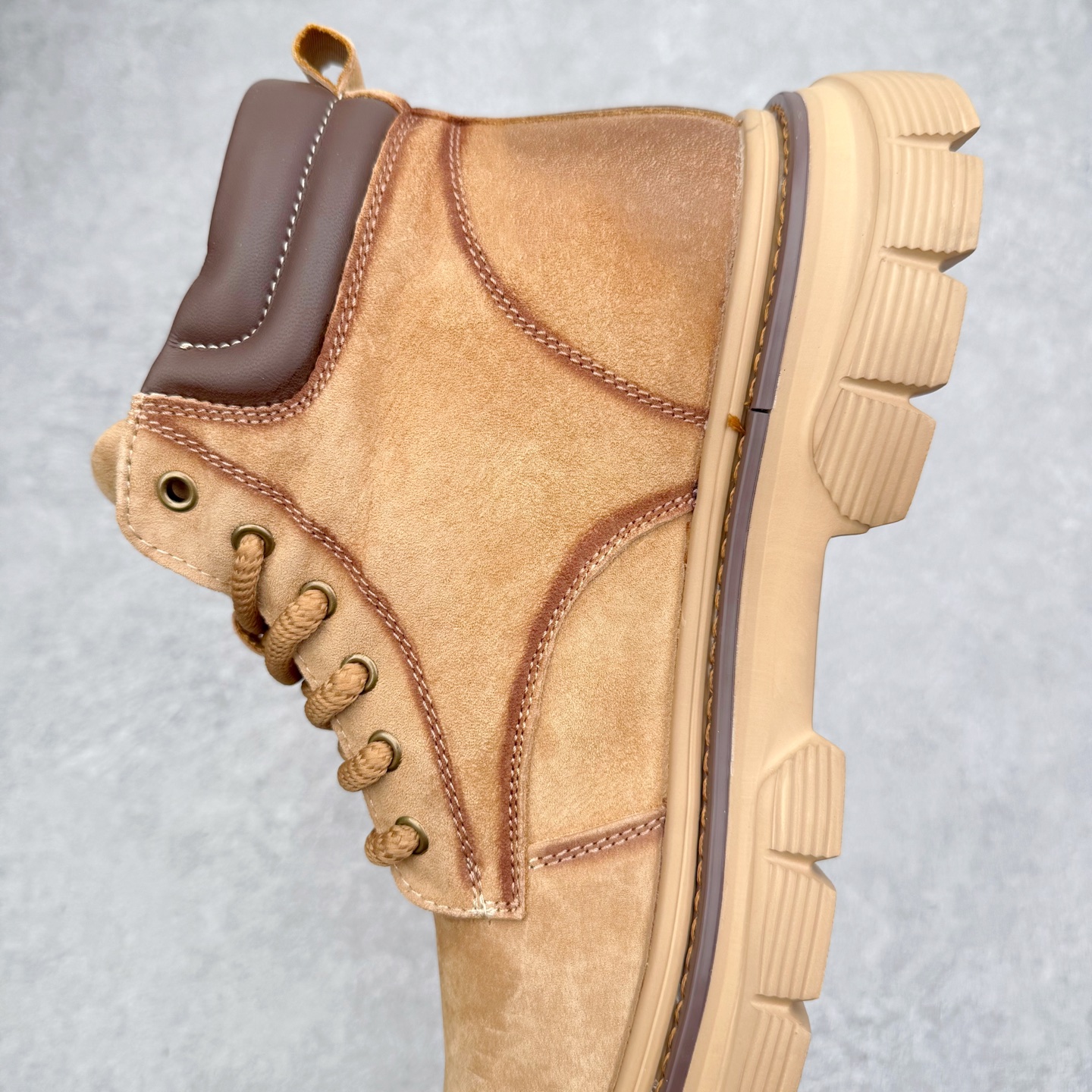 图片[7]-Timberland添柏岚/天伯伦 秋冬新品（毛绒内里🔥保暖锁热）秋冬必备户外休闲大黄靴系列#广东大厂品质 原盒原包装 时尚潮流搭配 面料采用意大利🇮🇹顶级磨砂细纹牛皮 轻质大底 搭配防臭防腐真皮乳胶鞋垫 大底到五金都是代工厂原材料制作 同原版固特异永不开胶工艺 好货不杀猪 首单质量严格把控 全网独家首发 品质毋庸置疑 全套官网统一包装 给您完美的穿着体验 质量考究耐穿 型男必备 专治不帅 高品质脚感一流 今年冬季防寒户外专用 日常随意搭配 尺码：38-44（皮鞋码）-选品中心