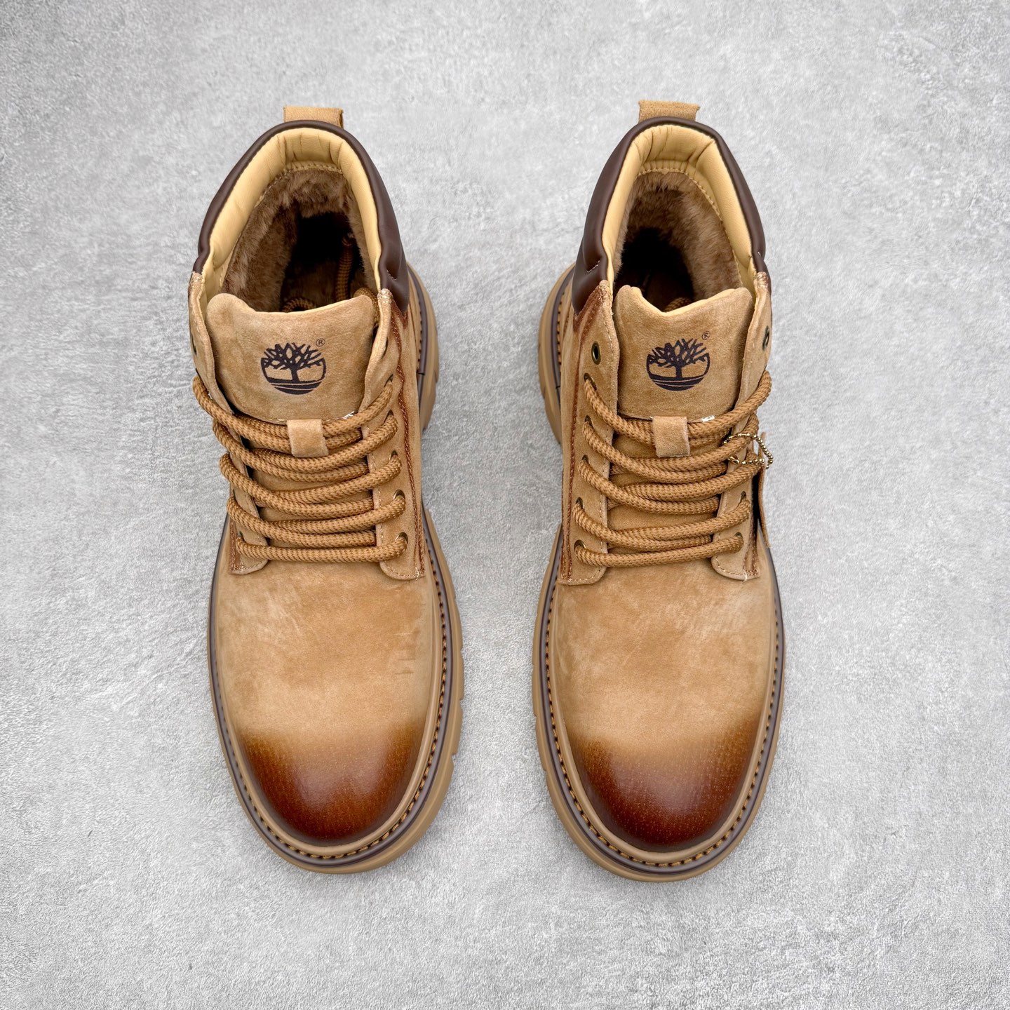 图片[2]-Timberland添柏岚/天伯伦 秋冬新品（毛绒内里🔥保暖锁热）秋冬必备户外休闲大黄靴系列#广东大厂品质 原盒原包装 时尚潮流搭配 面料采用意大利🇮🇹顶级磨砂细纹牛皮 轻质大底 搭配防臭防腐真皮乳胶鞋垫 大底到五金都是代工厂原材料制作 同原版固特异永不开胶工艺 好货不杀猪 首单质量严格把控 全网独家首发 品质毋庸置疑 全套官网统一包装 给您完美的穿着体验 质量考究耐穿 型男必备 专治不帅 高品质脚感一流 今年冬季防寒户外专用 日常随意搭配 尺码：38-44（皮鞋码）-选品中心