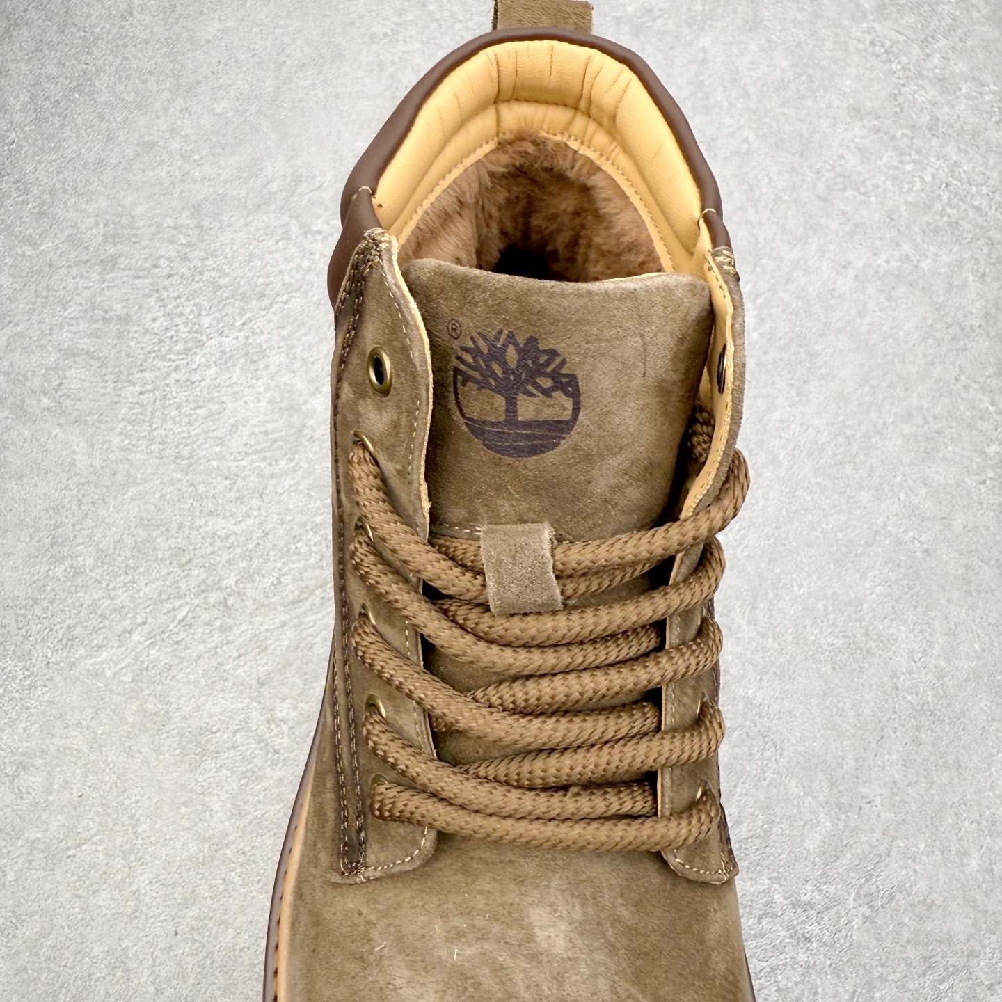 图片[5]-Timberland添柏岚/天伯伦 秋冬新品（毛绒内里🔥保暖锁热）秋冬必备户外休闲大黄靴系列#广东大厂品质 原盒原包装 时尚潮流搭配 面料采用意大利🇮🇹顶级磨砂细纹牛皮 轻质大底 搭配防臭防腐真皮乳胶鞋垫 大底到五金都是代工厂原材料制作 同原版固特异永不开胶工艺 好货不杀猪 首单质量严格把控 全网独家首发 品质毋庸置疑 全套官网统一包装 给您完美的穿着体验 质量考究耐穿 型男必备 专治不帅 高品质脚感一流 今年冬季防寒户外专用 日常随意搭配 尺码：38-44（皮鞋码）-选品中心