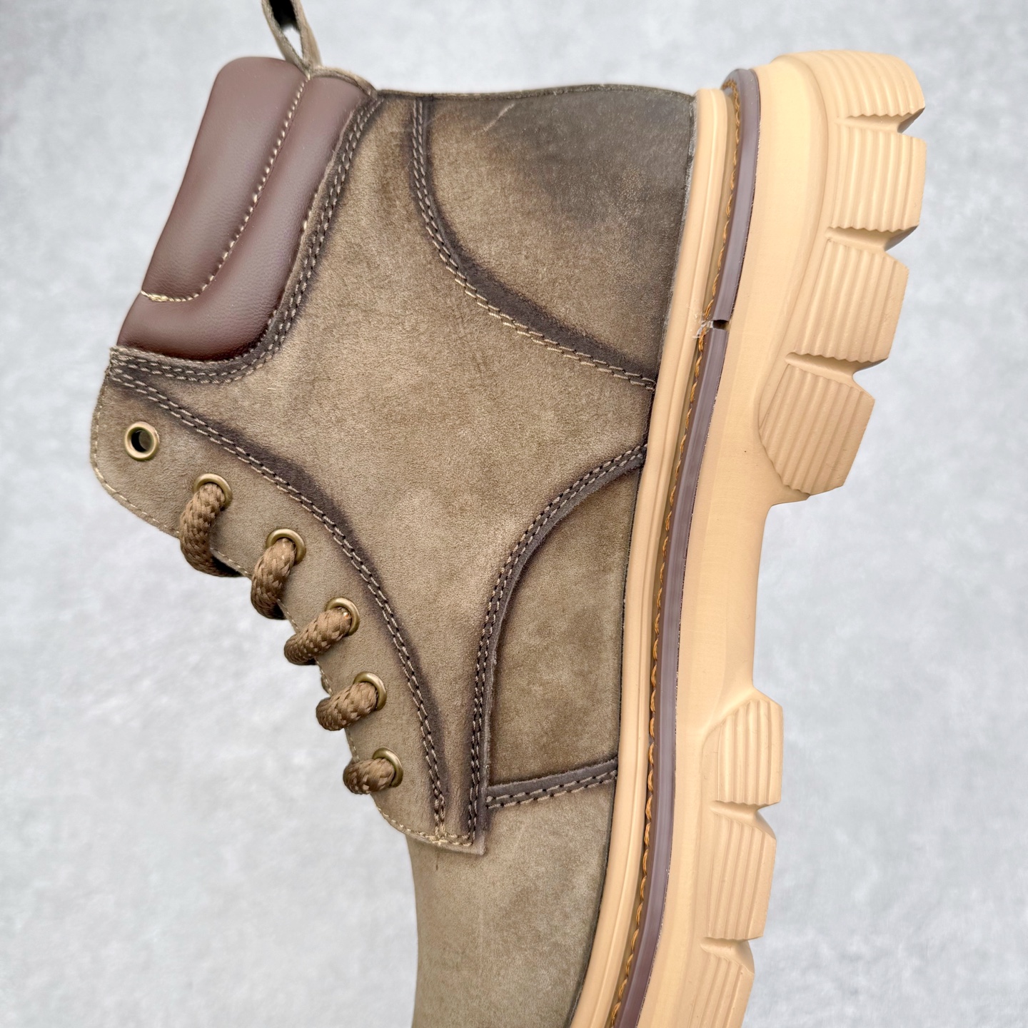 图片[7]-Timberland添柏岚/天伯伦 秋冬新品（毛绒内里🔥保暖锁热）秋冬必备户外休闲大黄靴系列#广东大厂品质 原盒原包装 时尚潮流搭配 面料采用意大利🇮🇹顶级磨砂细纹牛皮 轻质大底 搭配防臭防腐真皮乳胶鞋垫 大底到五金都是代工厂原材料制作 同原版固特异永不开胶工艺 好货不杀猪 首单质量严格把控 全网独家首发 品质毋庸置疑 全套官网统一包装 给您完美的穿着体验 质量考究耐穿 型男必备 专治不帅 高品质脚感一流 今年冬季防寒户外专用 日常随意搭配 尺码：38-44（皮鞋码）-选品中心